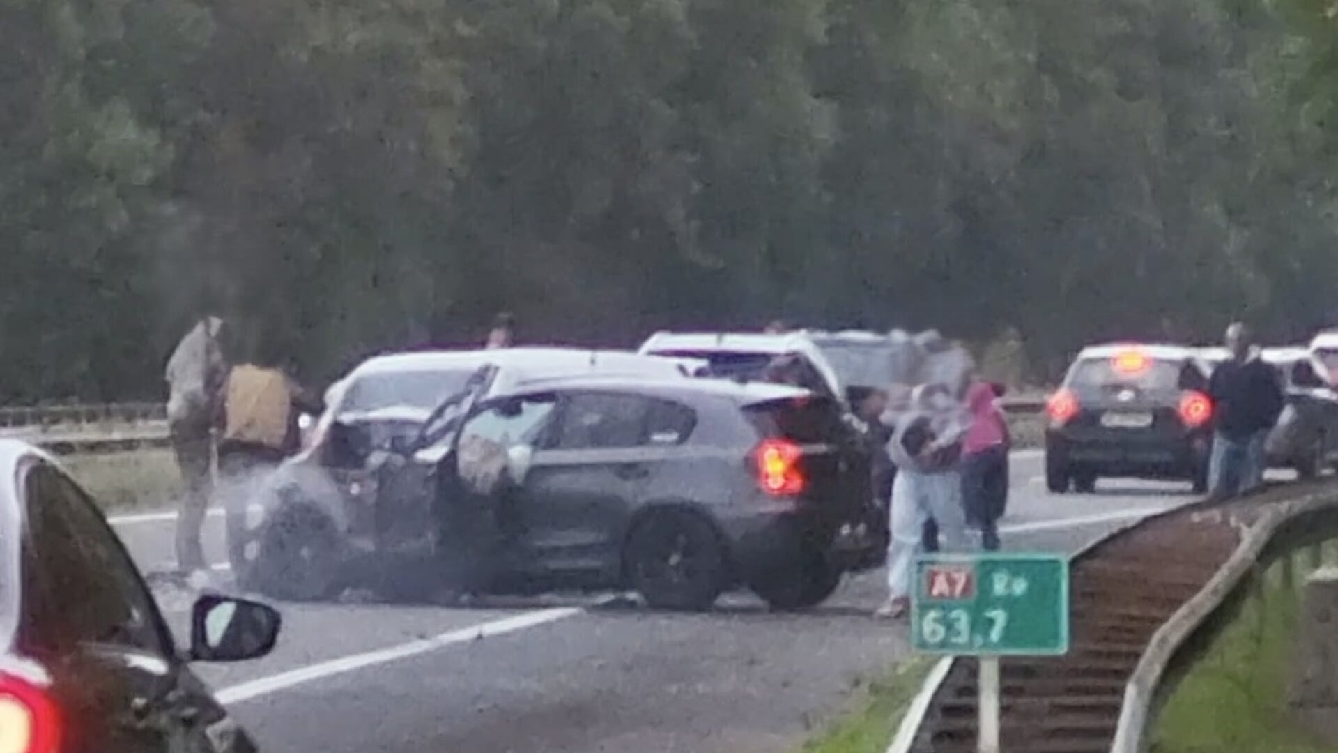 Acht gewonden bij ongeval op A7 bij Den Oever: politie zoekt informatie over grijze auto