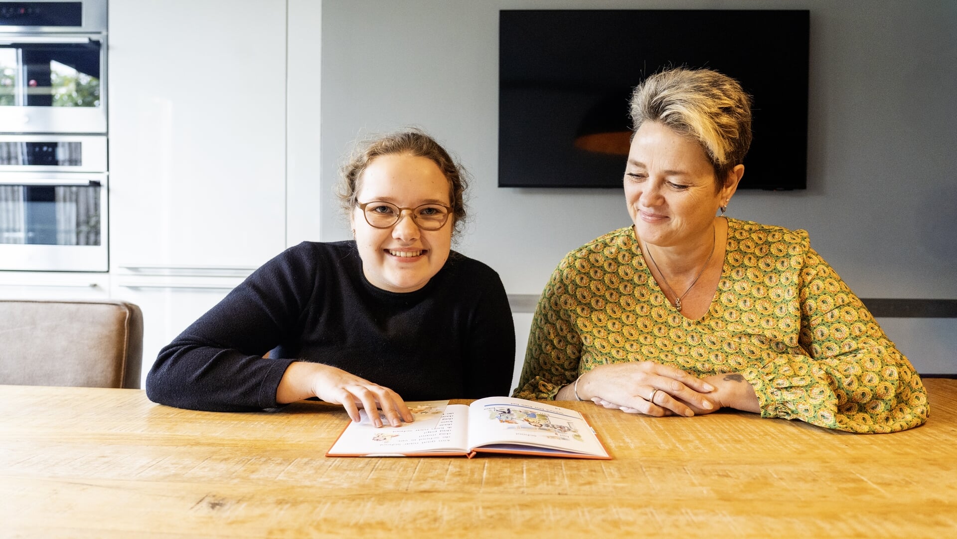 ‘Onze wereld stortte in’: Sofie (15) uit Wieringerwerf strijdt tegen een zeldzame metabole ziekte