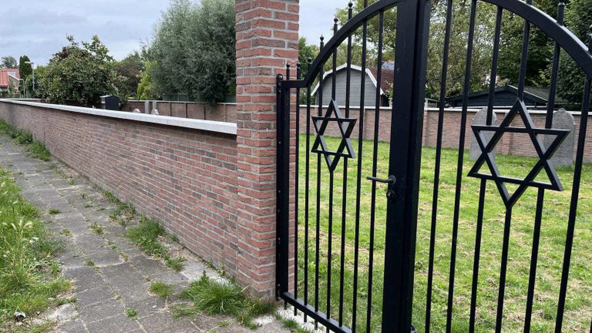 Joodse begraafplaats Enkhuizen wordt beschermd gemeentelijk monument
