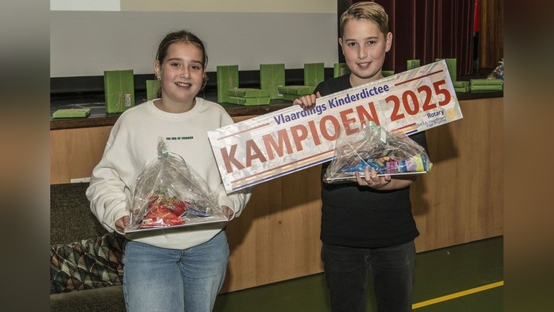 Vince Ockeloen van IKC Jan Ligthart wint Groot Vlaardings Kinderdictee
