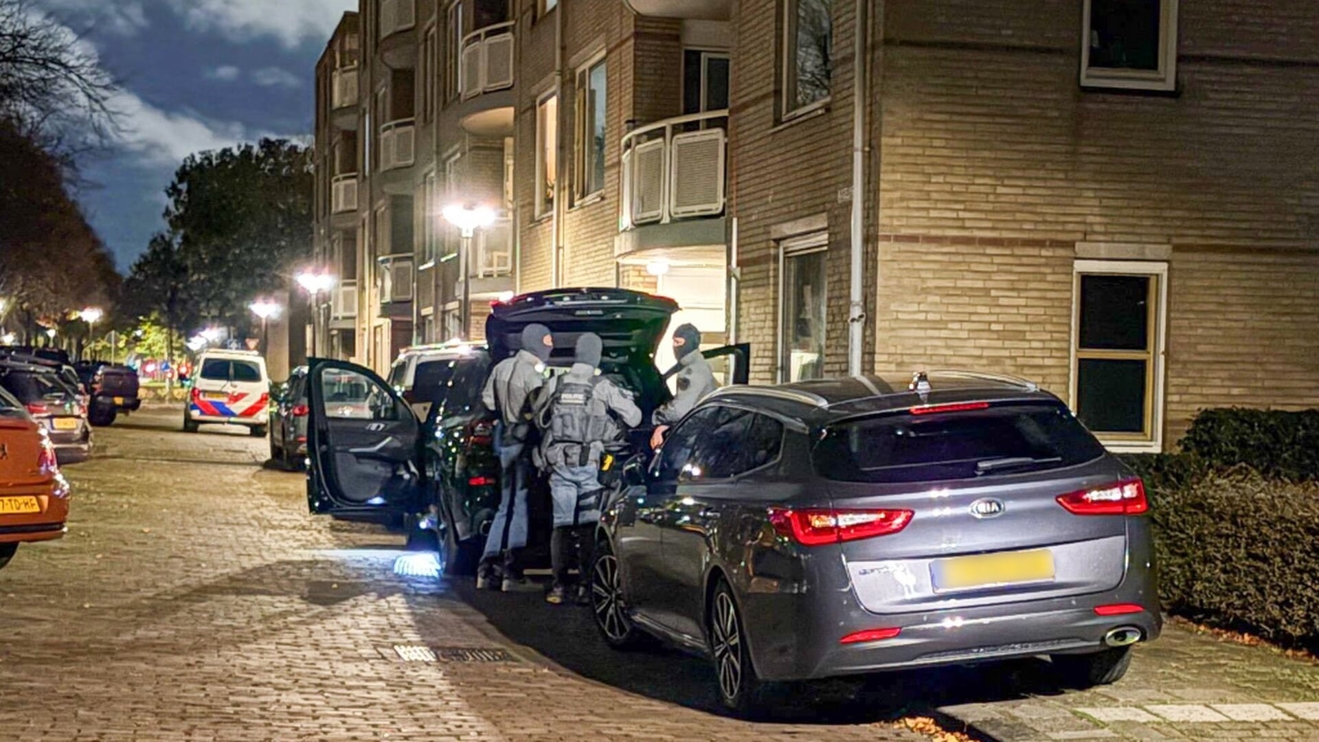 Grootschalige Politie-inval in Woning aan het Kruidenpad in Vlaardingen
