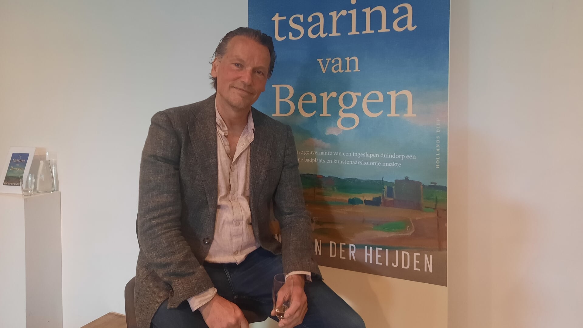 De tsarina van Bergen opent Gedachten aan Zee