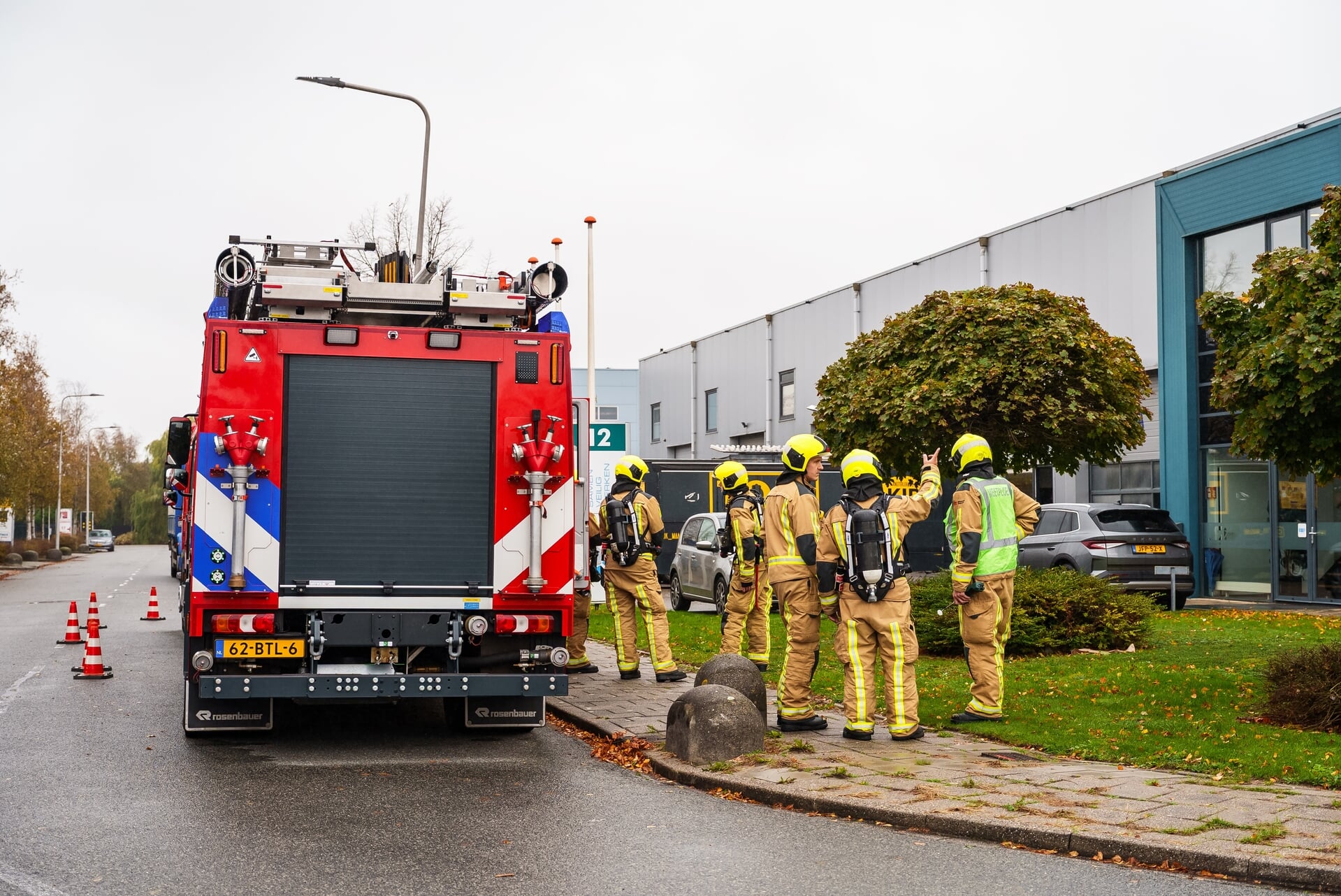 Koolmonoxide-alarm op industrieterrein Maasland: Hulpdiensten massaal ter plaatse