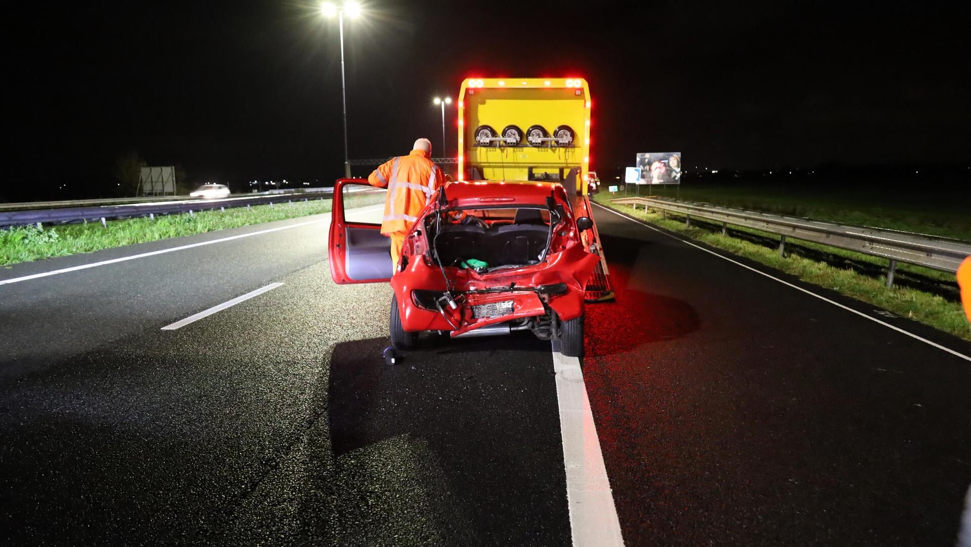 Twee gewonden bij kopstaartbotsing op A7 bij Wijdewormer