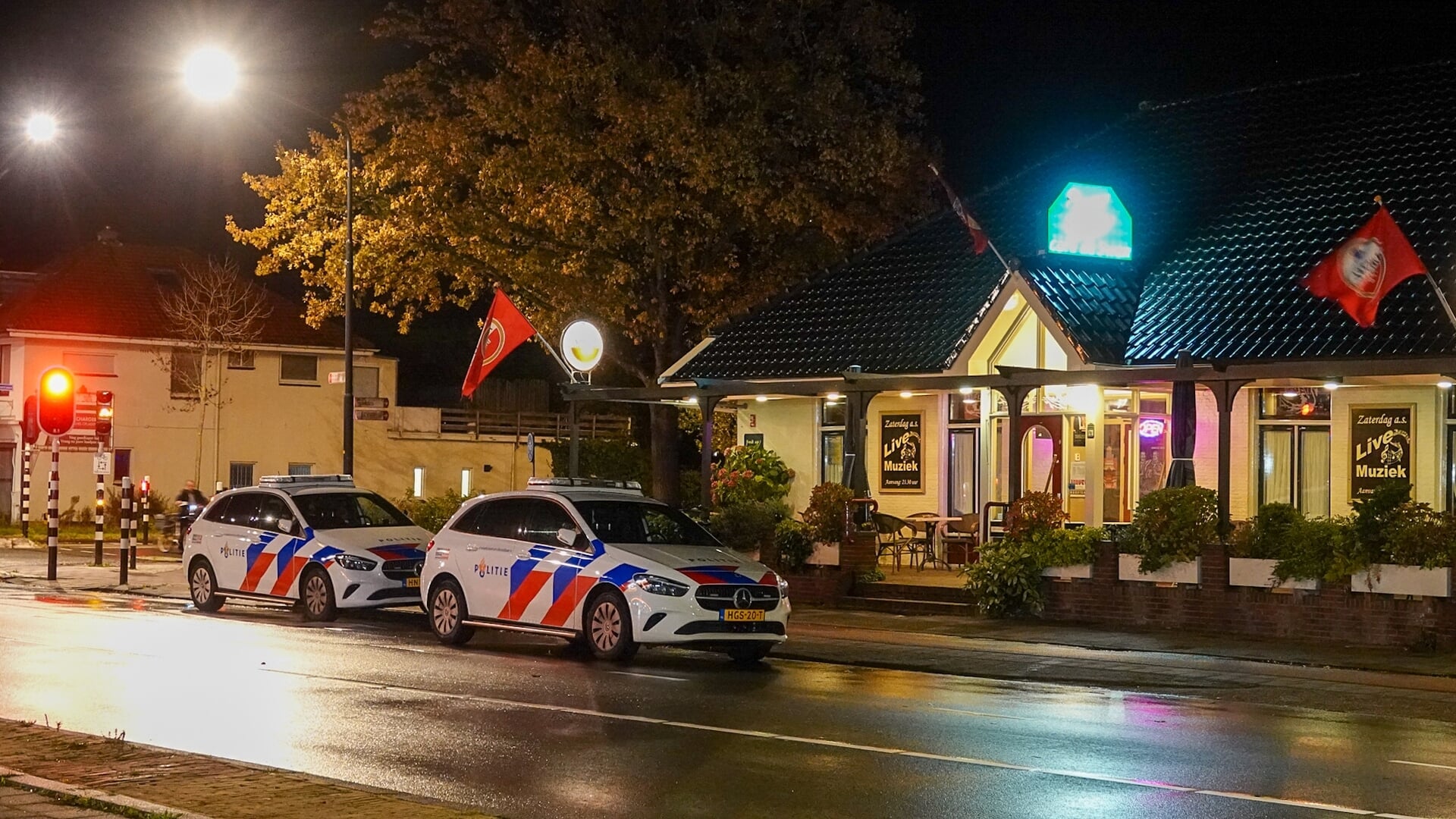 Persoon met spoed naar ziekenhuis na conflict in café aan Middenweg in Heerhugowaard