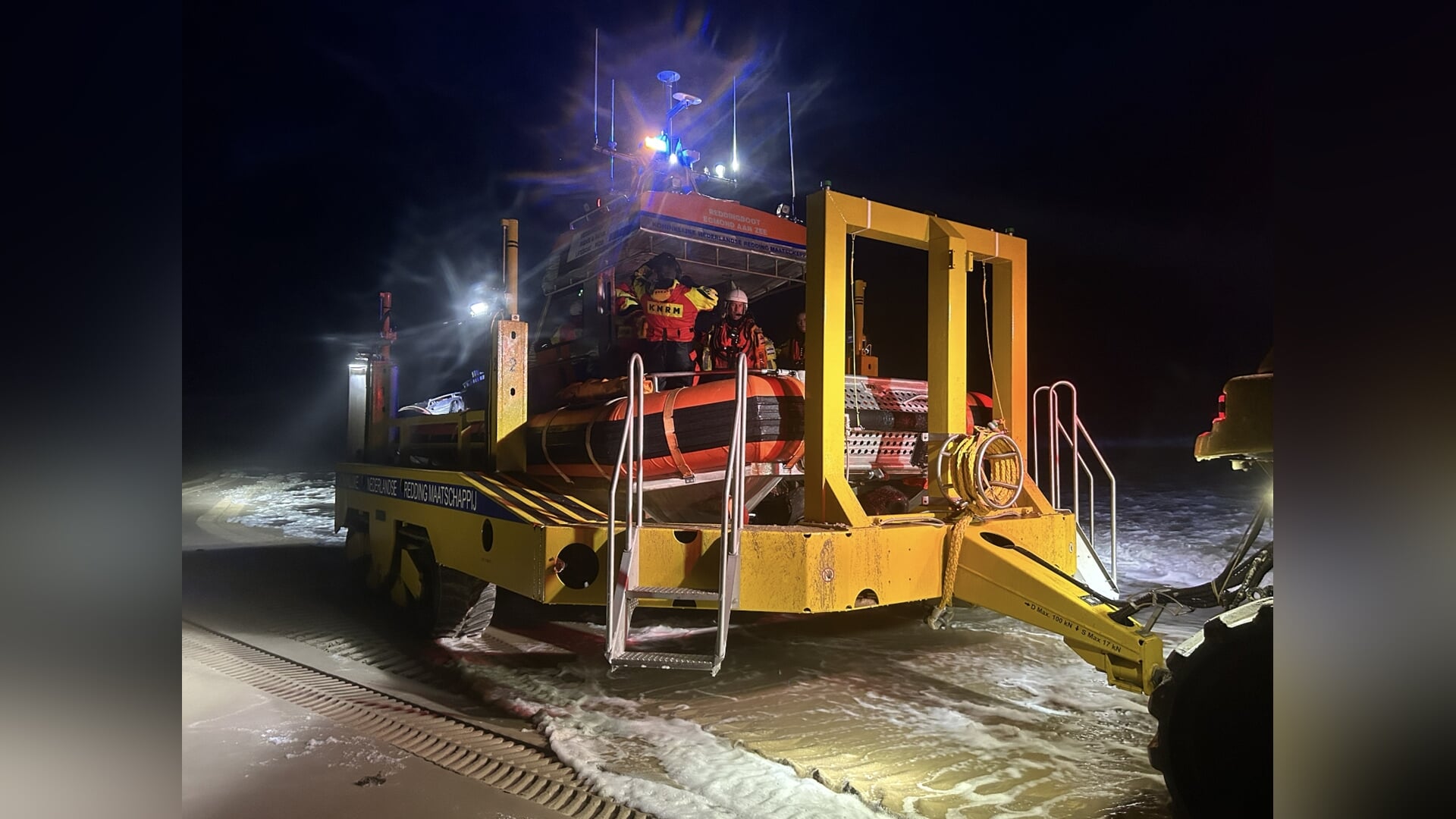 Egmondse KNRM in actie bij zware redding op zee