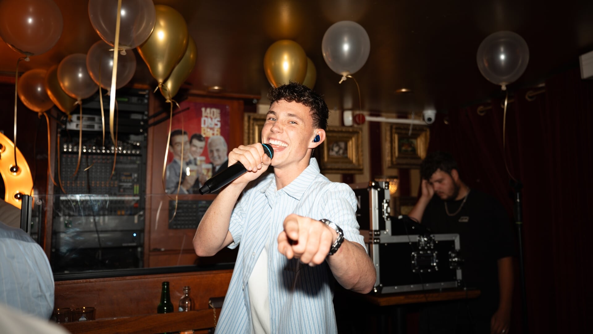 Zanger Milan Kirstein (20) timmert flink aan de weg