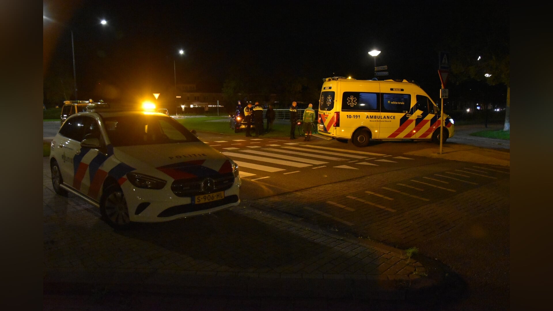 Fietser aangereden door auto op rotonde van Oostertochtpad en Zuidwijkring in Heerhugowaard