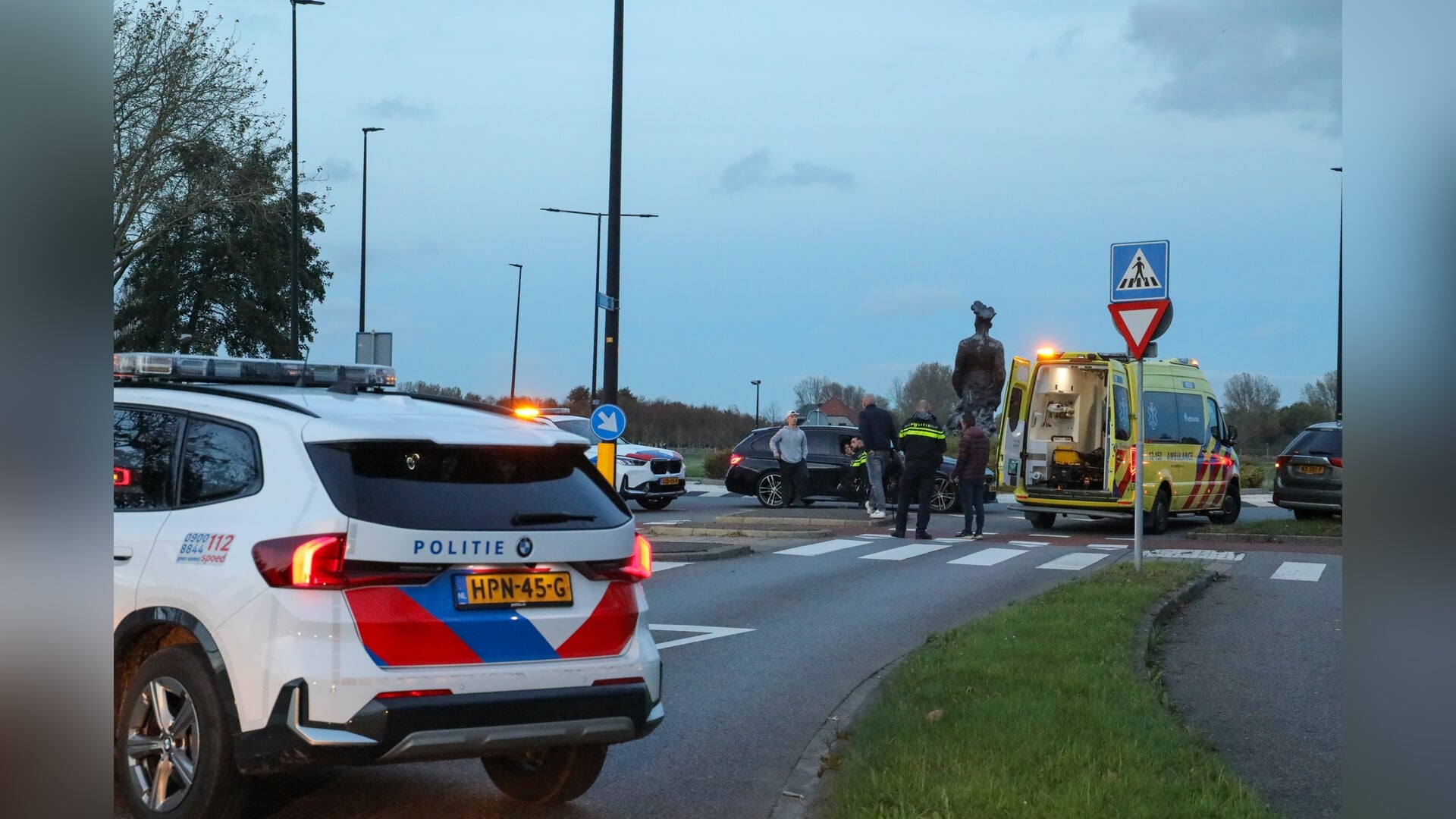 Aanrijding tussen fietser en motor op rotonde Laan van Broekpolder en Beneluxlaan in Heemskerk