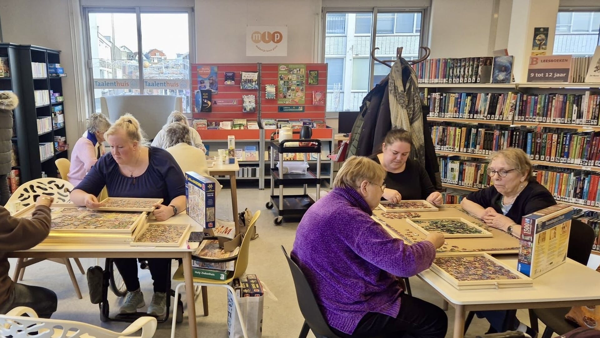 Puzzelcafé: gezellig puzzelen én puzzels ruilen in de Bibliotheek