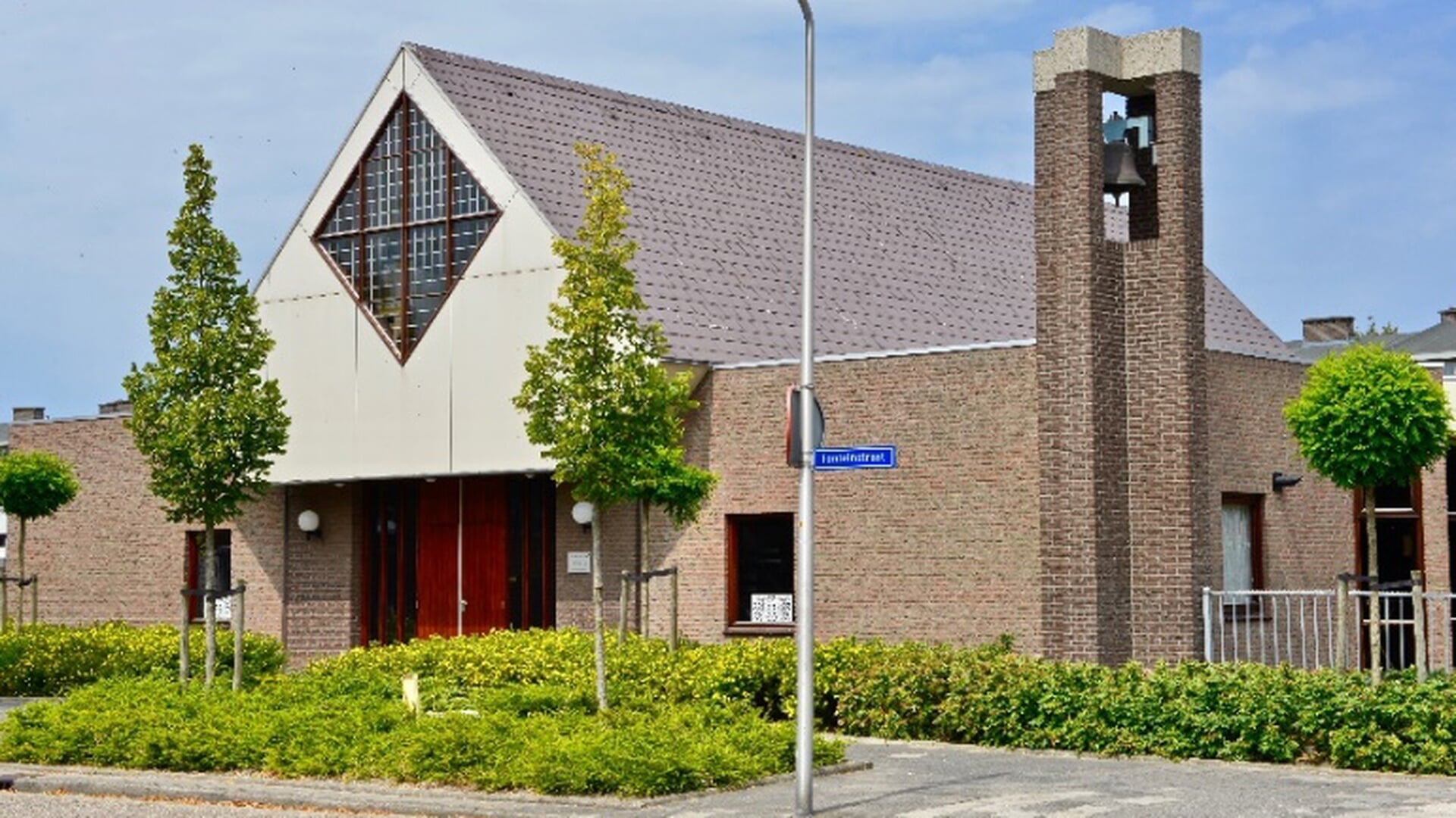 Recordopbrengst bij Poeldijkse bazaar voor renovatie kerk