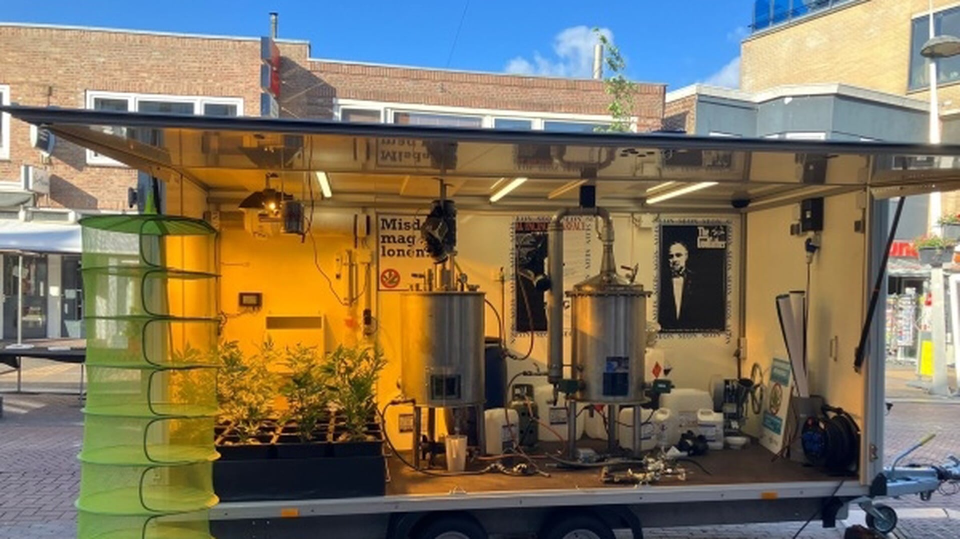 Zie met eigen ogen wat er speelt in een hennepkwekerij