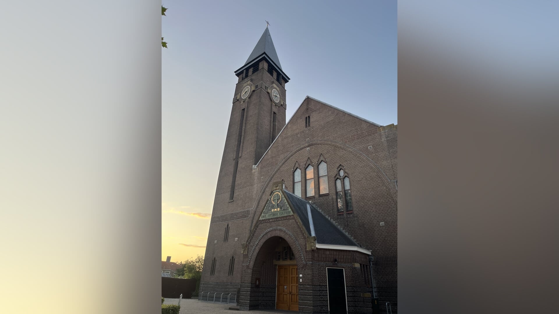 Bisschop Mgr. J. Hendriks naar St. Johannes de Doper kerk