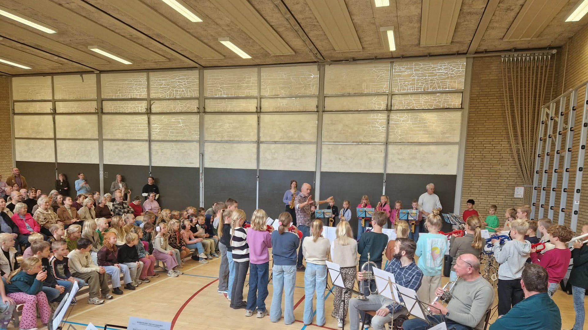Muziek verbindt op de Doekesschool: Klasse(n)orkest laat horen wat samen leren oplevert