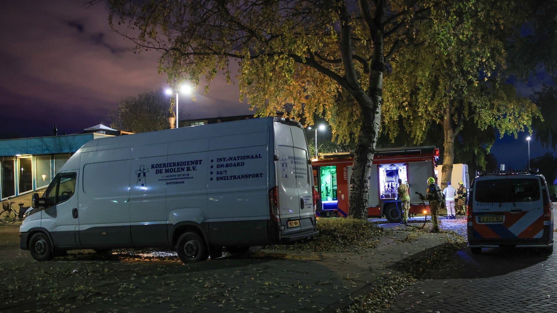 Bosschages in brand gestoken aan Geuzenplein in Vlaardingen