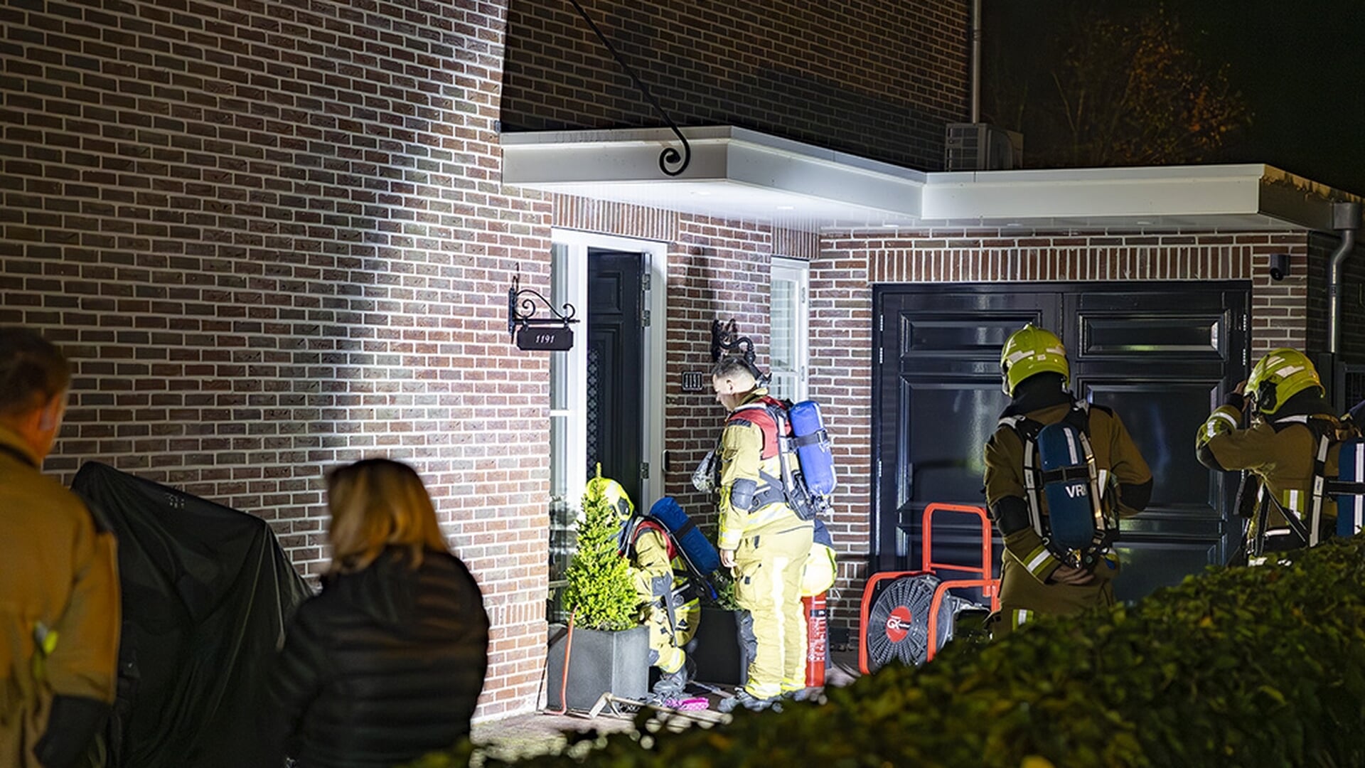 Meterkast zorgt voor brand in woning aan IJweg in Hoofddorp