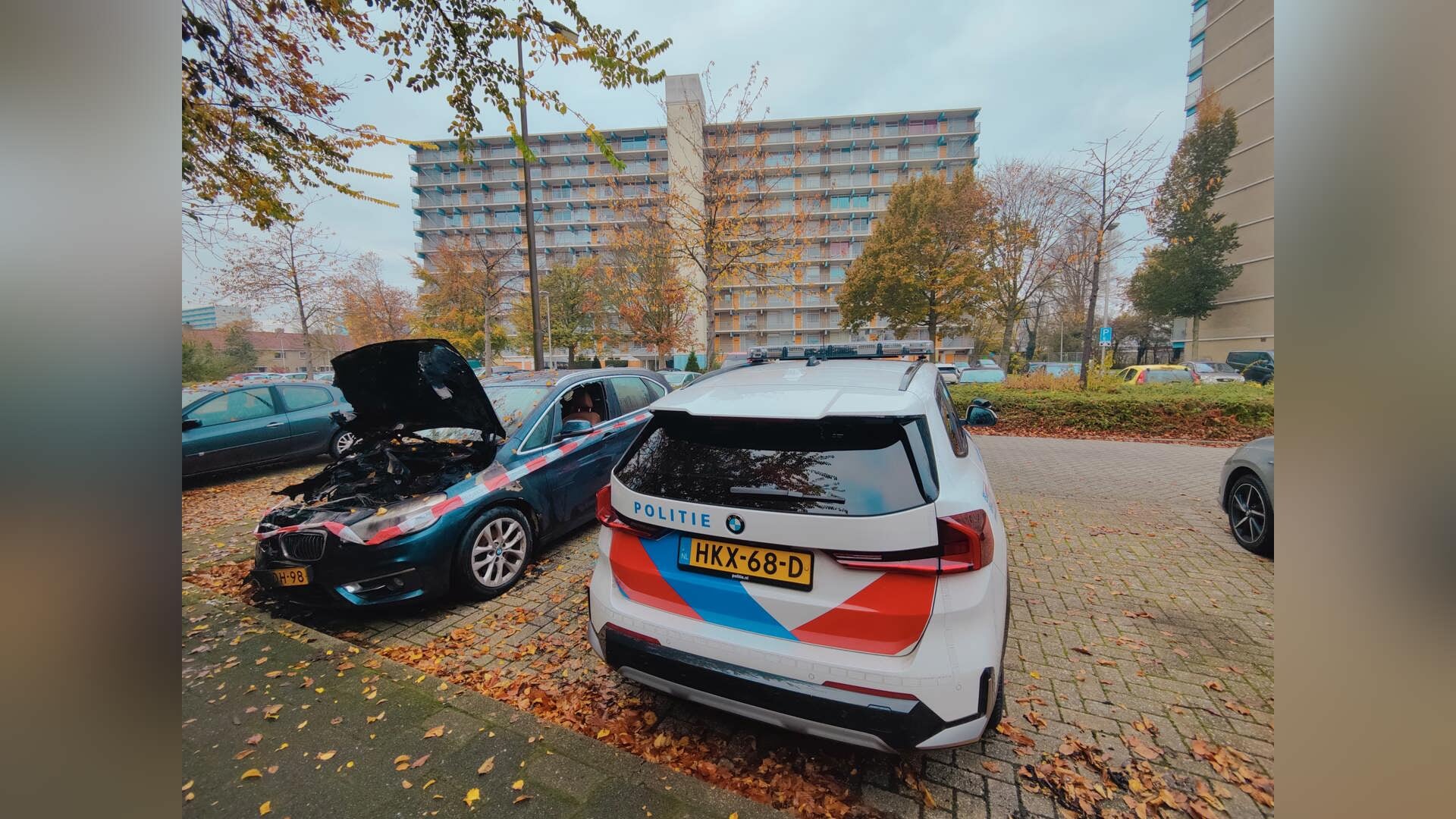 Twee auto’s total loss na brand aan Anne Franklaan in Purmerend