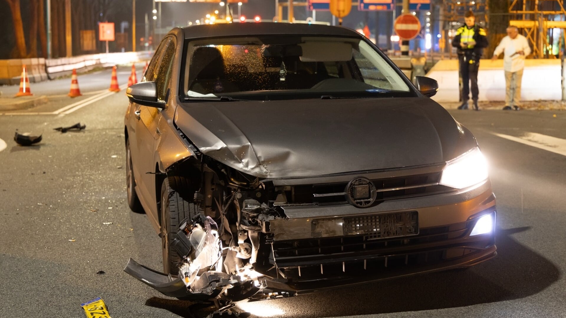 Aanrijding tussen twee auto’s op A8 bij Oostzaan