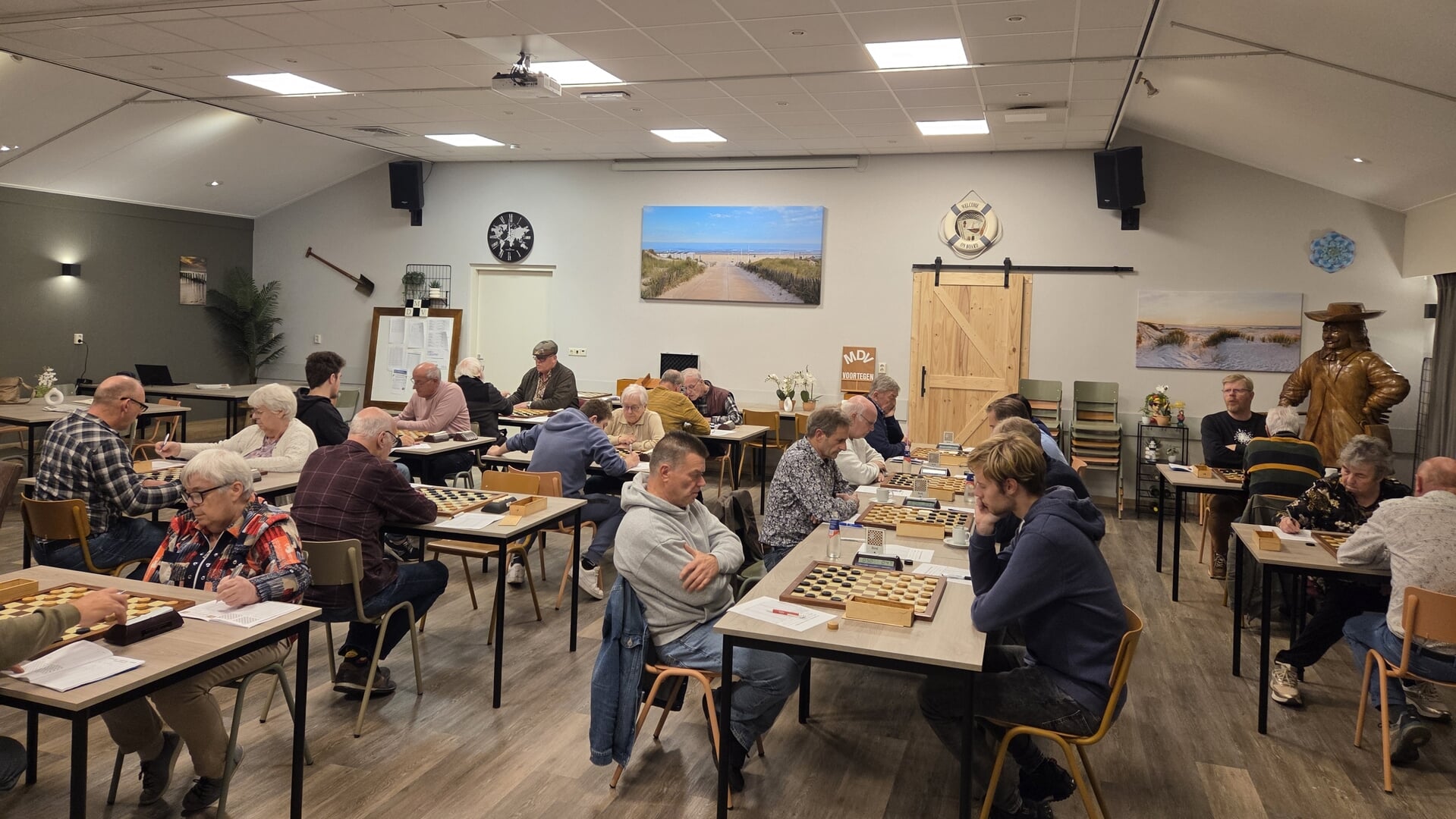 Monster wint damderby tegen Naaldwijk