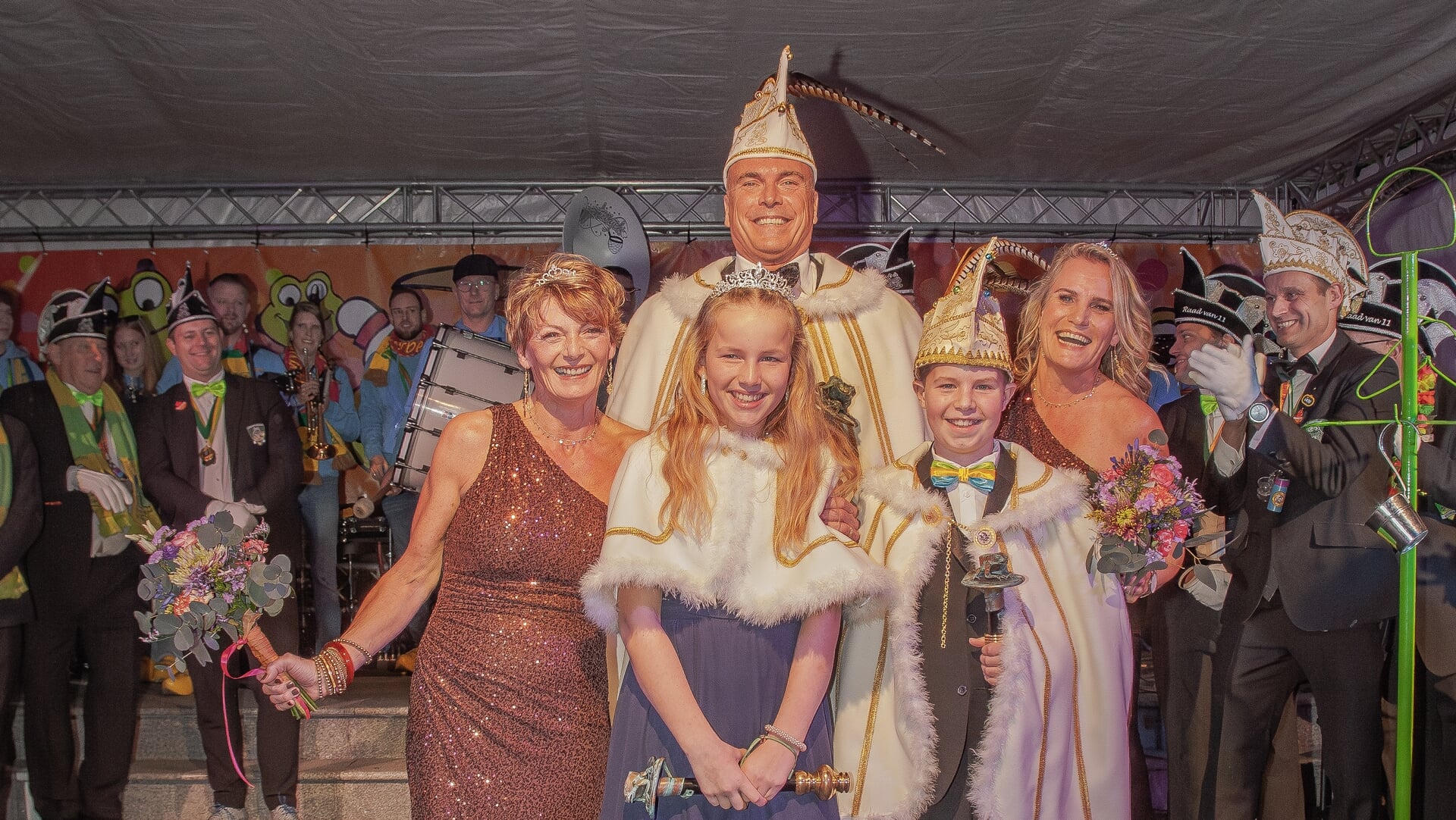 De Krooshappers onthult ‘Prins Badmuts’ en hofdames