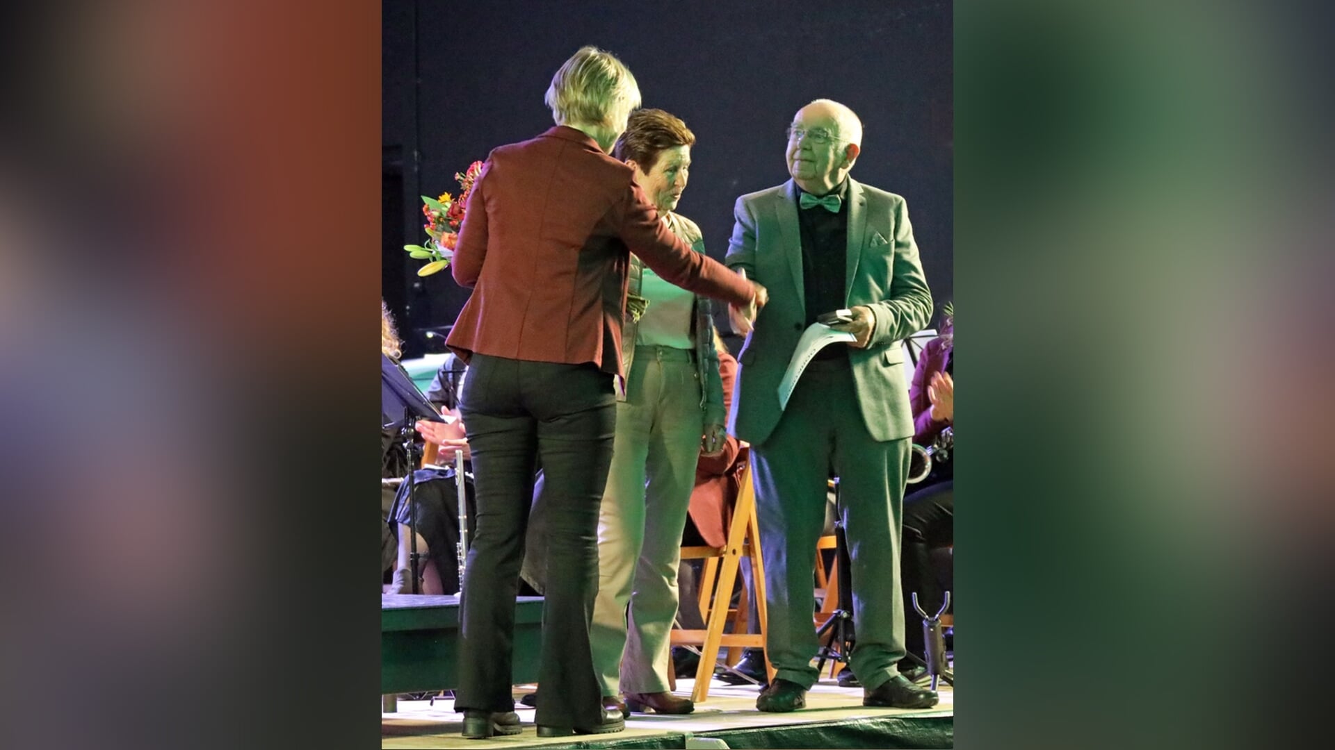 Teun Stolze al 70 jaar lid van Liora: ‘De jeugd moet de mobiel wegleggen en muziek maken’