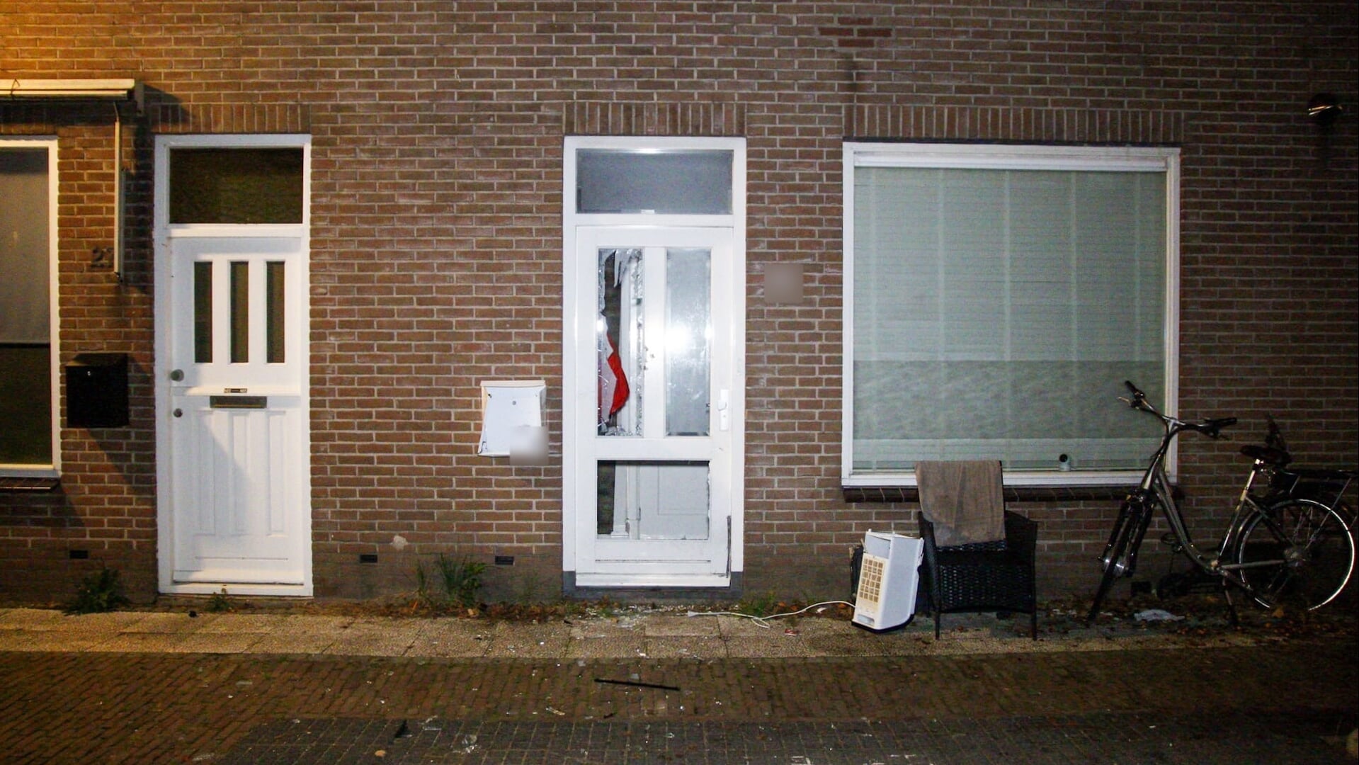 Voordeur van woning aan Dierluststraat in Beverwijk doelwit van vernieling