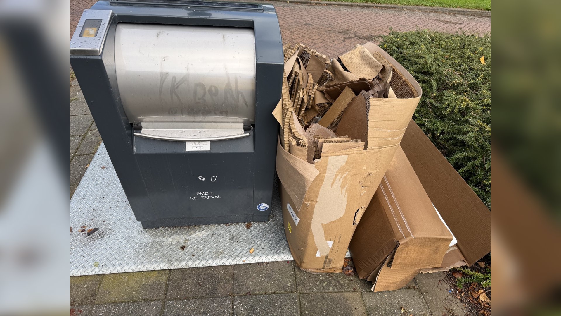 EVB wil weten waar afval naast containers wordt gedumpt - Al het nieuws ...