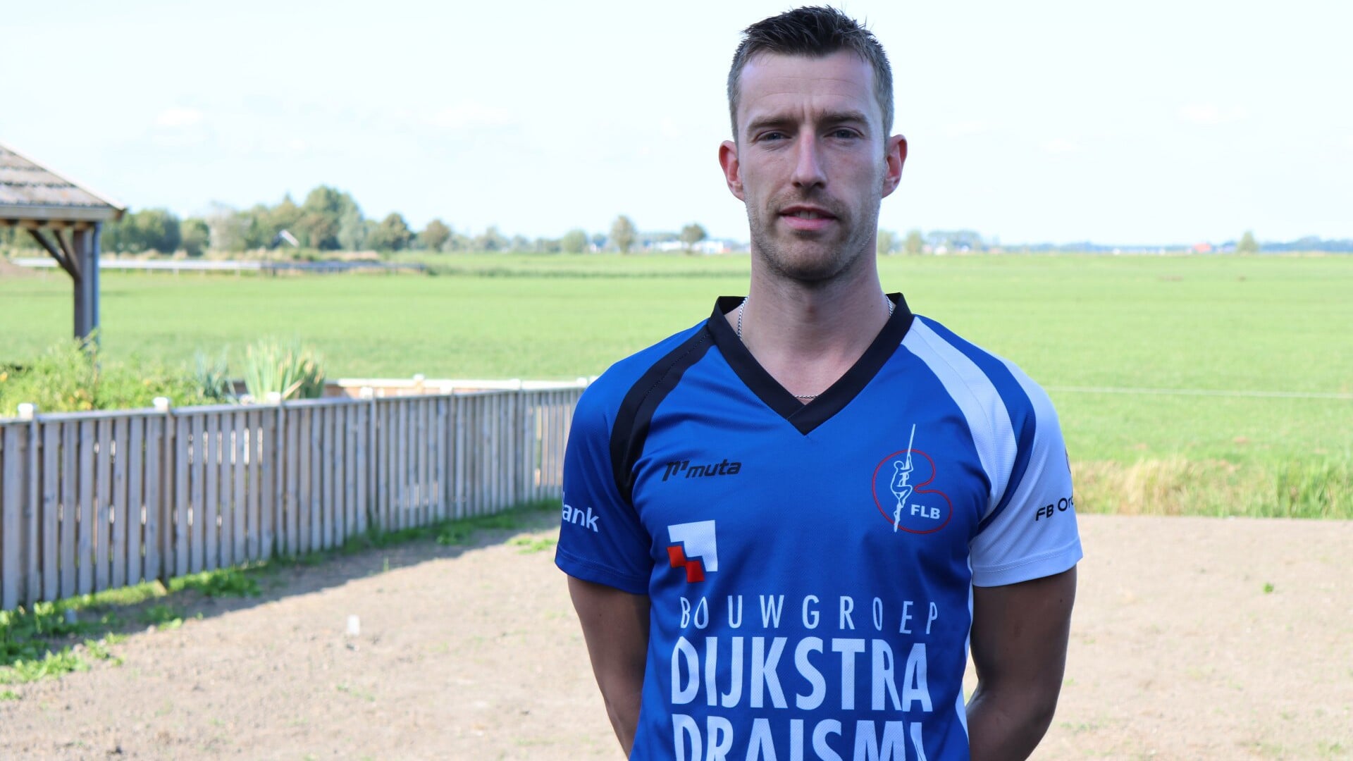 Bauke de Jong ljept naar de winst in It Heidenskip