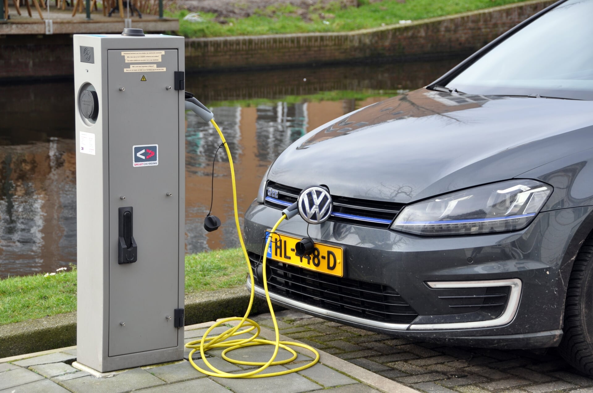 Nederlanders keren zich af van elektrische auto - Rij-instructie ...