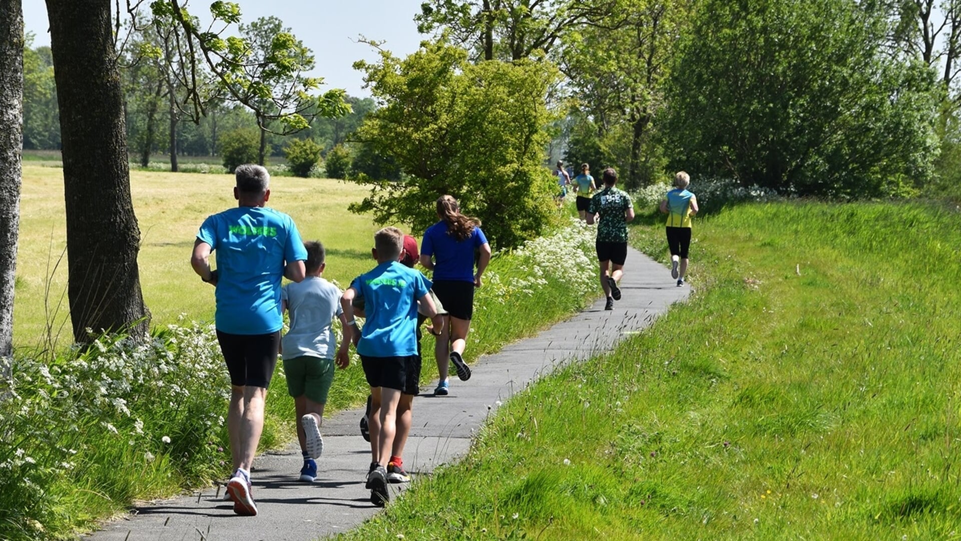 Dikke Tien Runn viert lustrum met eerste halve marathon
