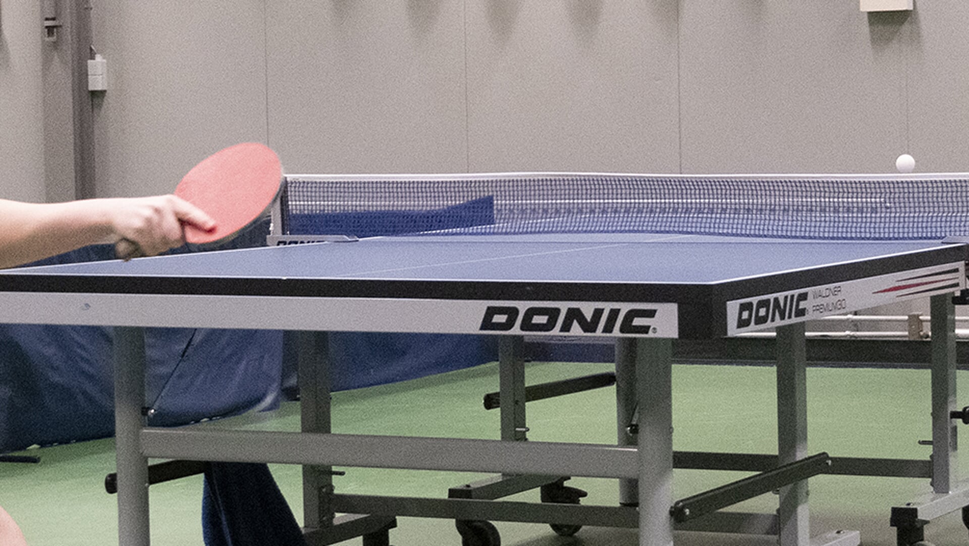 Taverbo blijft op kop na tafeltennisthriller in Hilversum