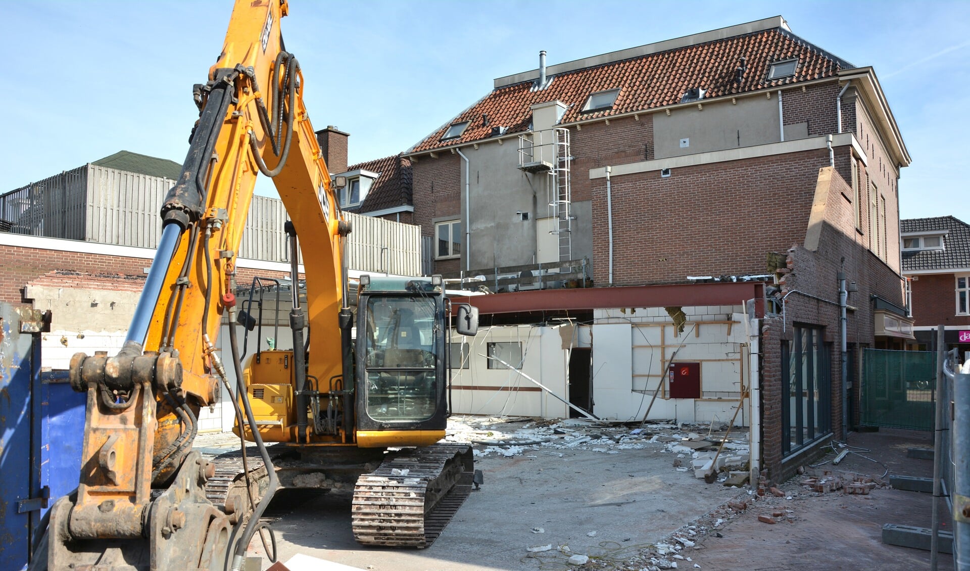Sloop oude Aldi is gestart Barneveldse Krant Nieuws uit de regio