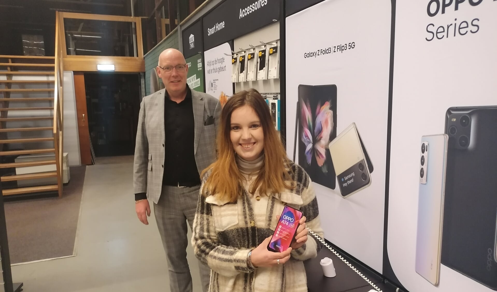 Phone House trekt in bij Van de Ven aan Nijverheidsweg in Soest