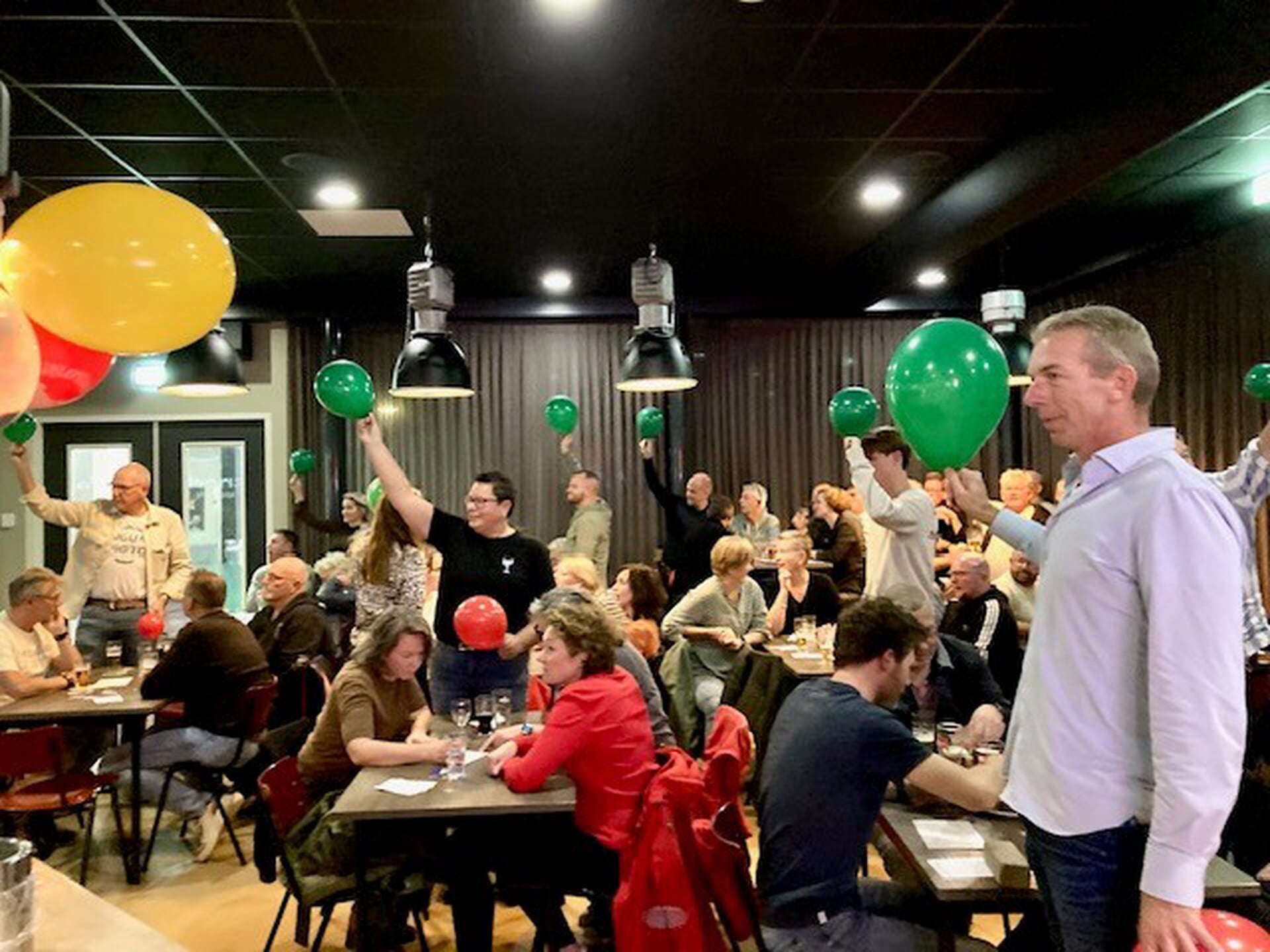 Pakjesboot goede doel opbrengst pubquiz Zevenhuizen
