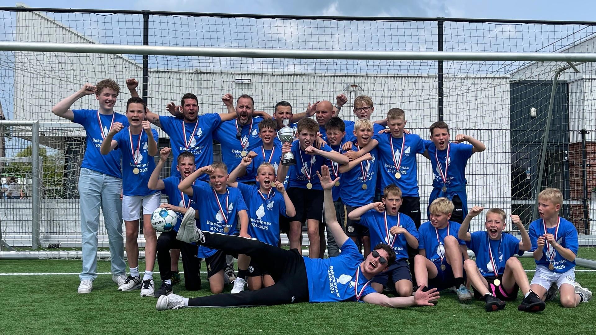 Middelstum JO13 wint de beker
