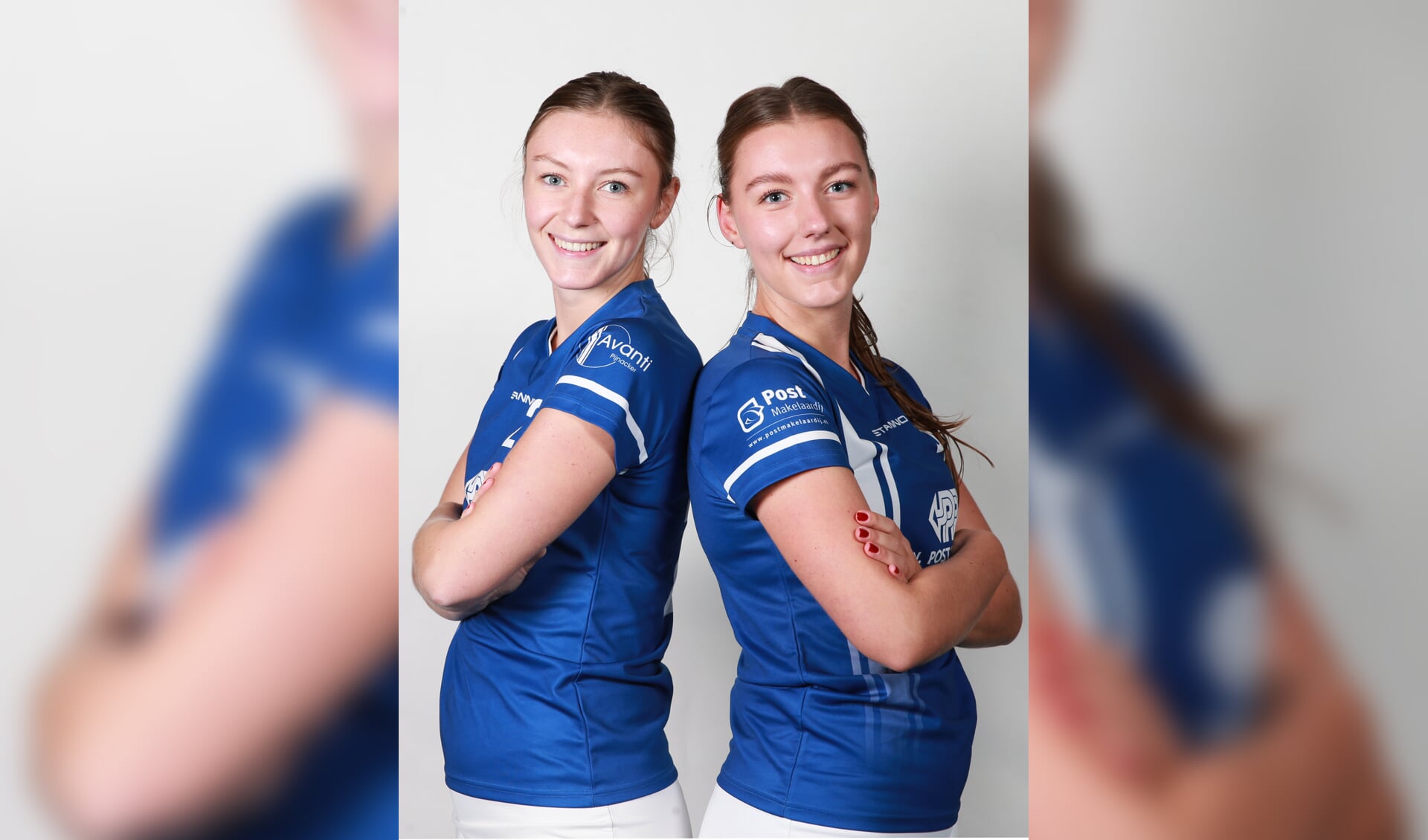 Korfbalzusjes Yona en Amy Peper op hun plek bij Avanti/Post Makelaardij ...