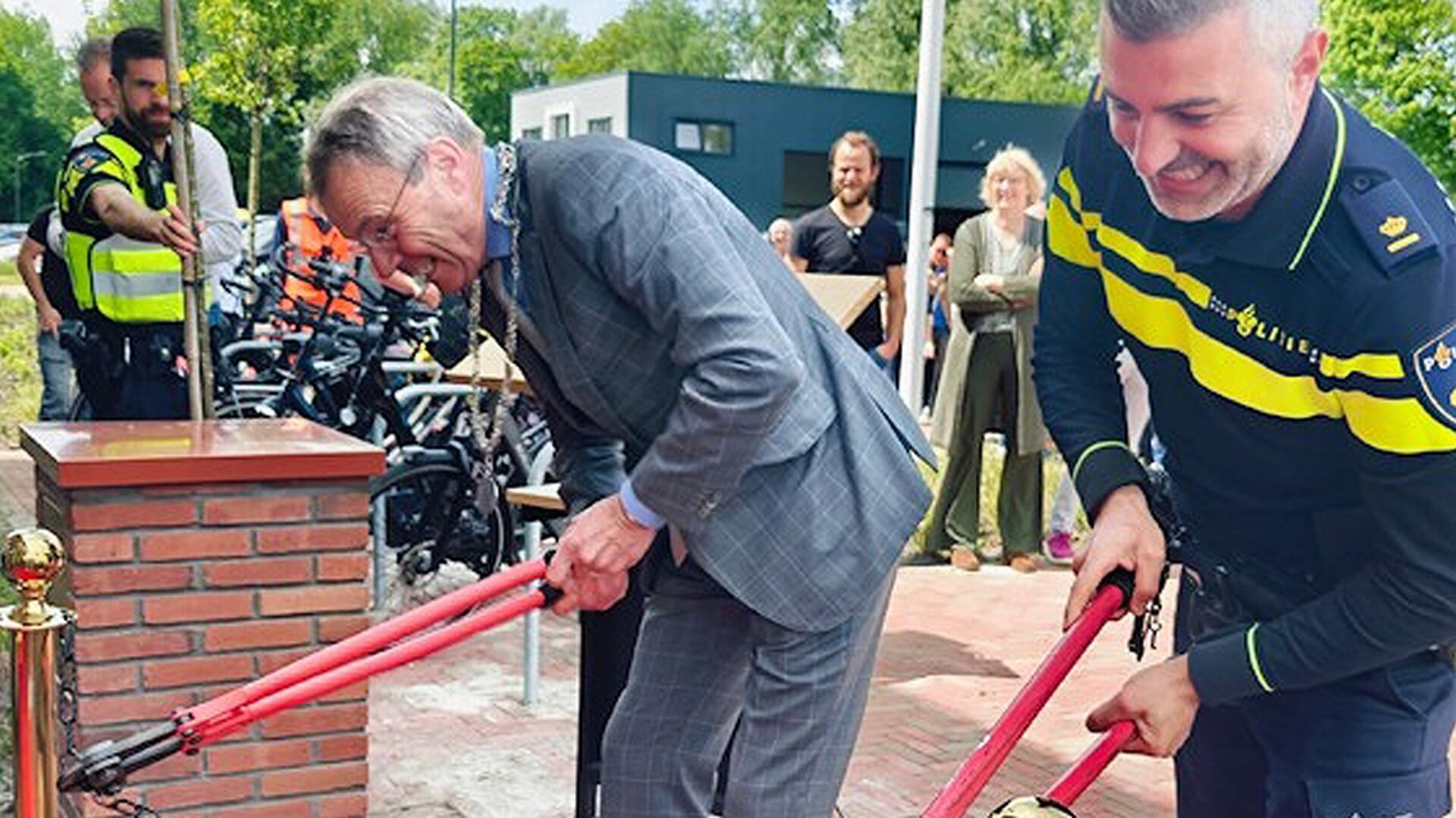 Nieuw politiebureau Winsum feestelijk geopend