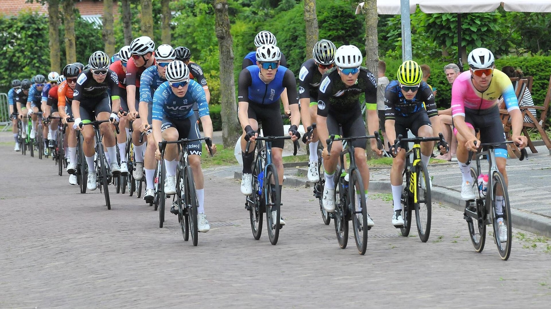 Rick Ottema declasseert iedereen in Omloop Bedum