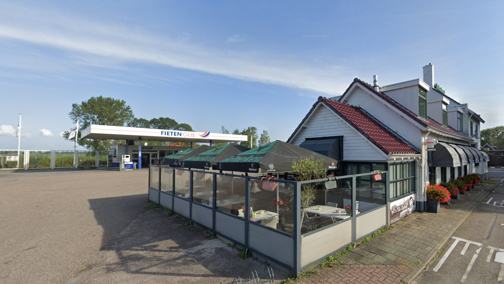 Tankstationbedrijf Fieten Olie koopt pand van Restaurant De Krokodil in Krommenie