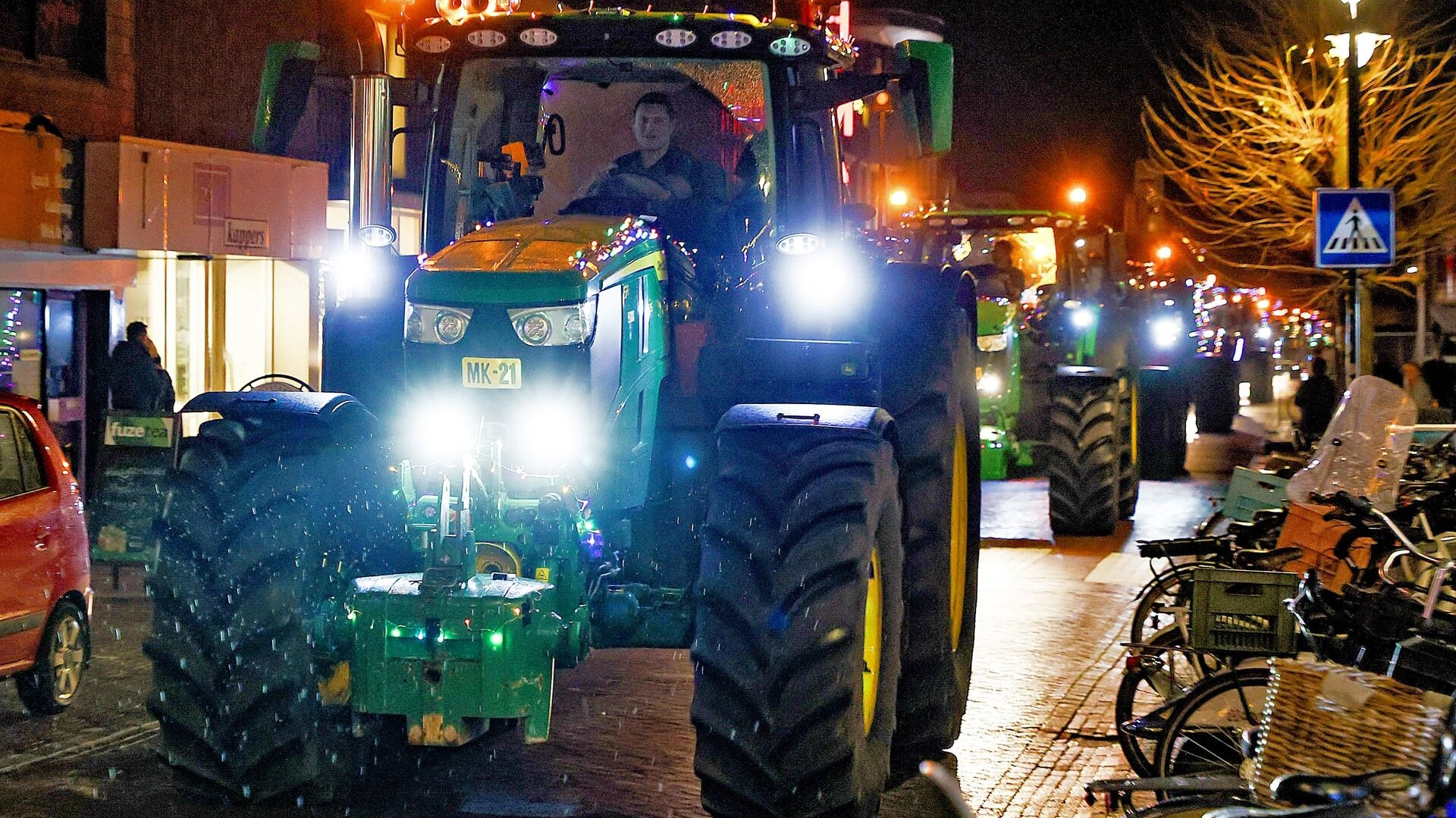 Verlichte trekkers rijden op 21 november weer door Nibbixwoud