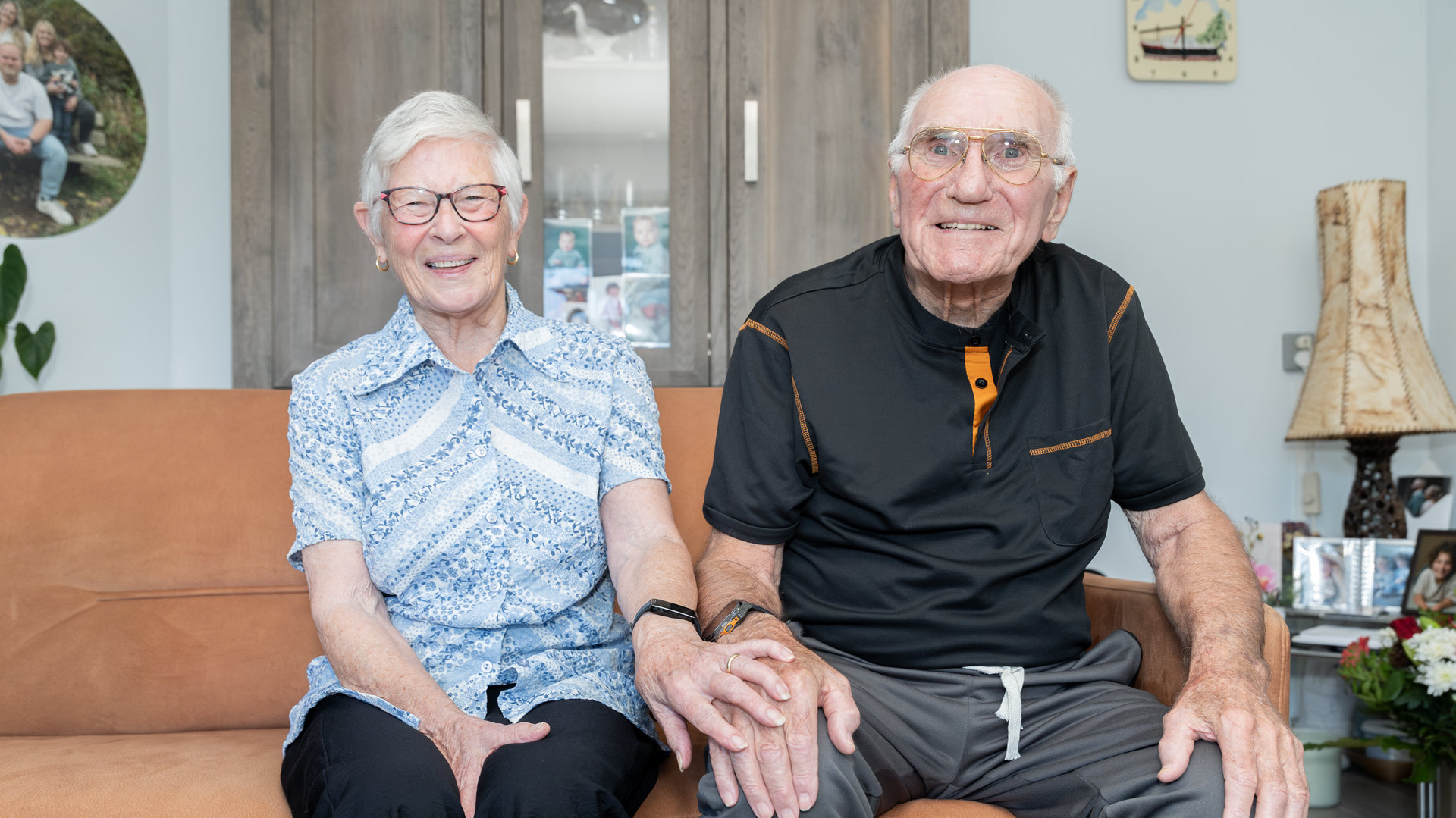 Erna en Jan uit Zuid-Scharwoude zijn al 65 jaar getrouwd, maar nog altijd stapelverliefd op elkaar