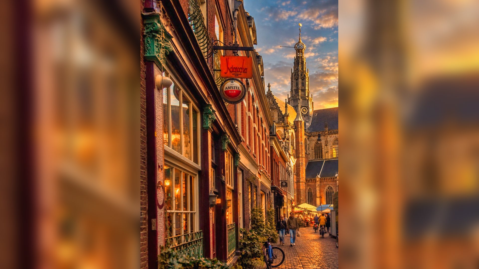 Gouden herfstlicht boven Haarlem