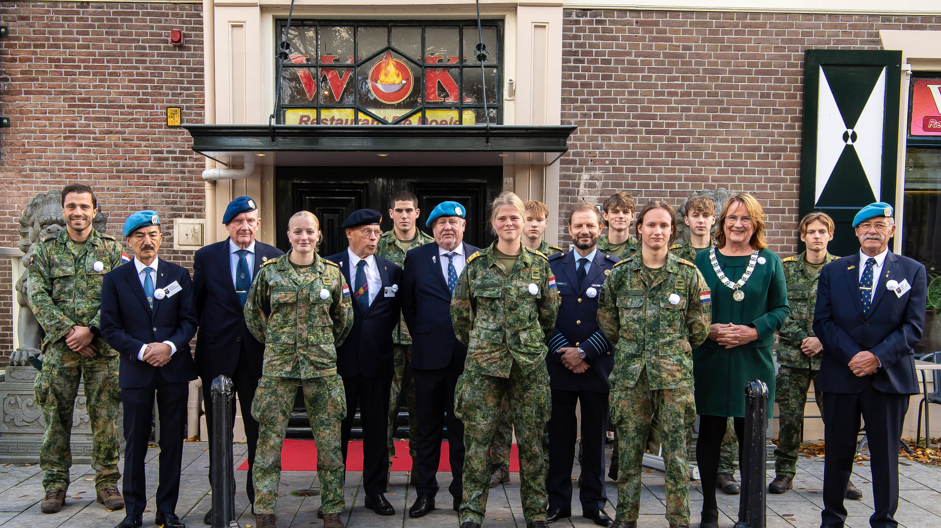 Zo’n 130 veteranen in het Purmerendse zonnetje: ‘Niemand hoeft het alleen te dragen’