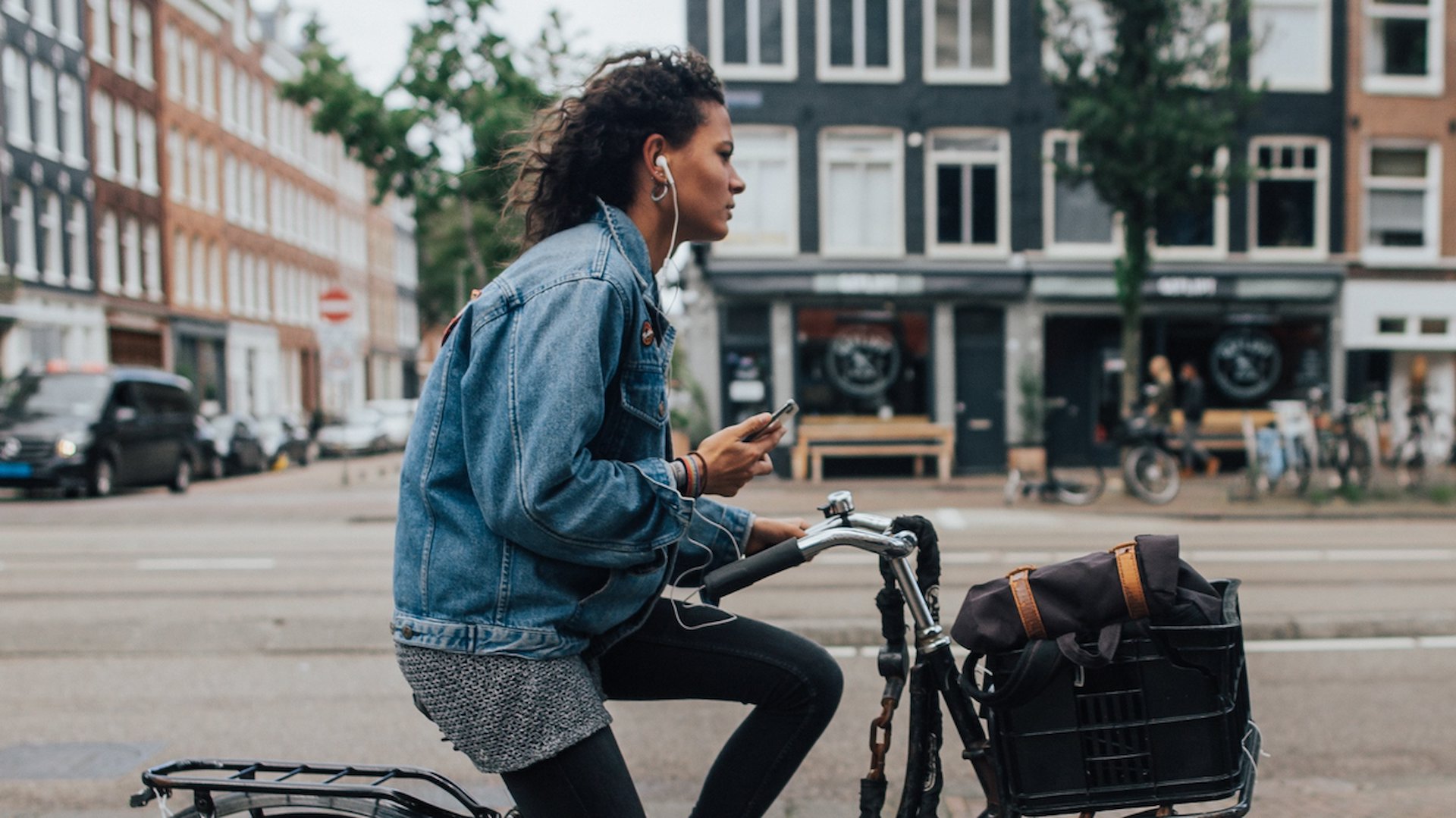 180 euro boete voor appen op de fiets: dit worden de nieuwe fietsboetes in 2027