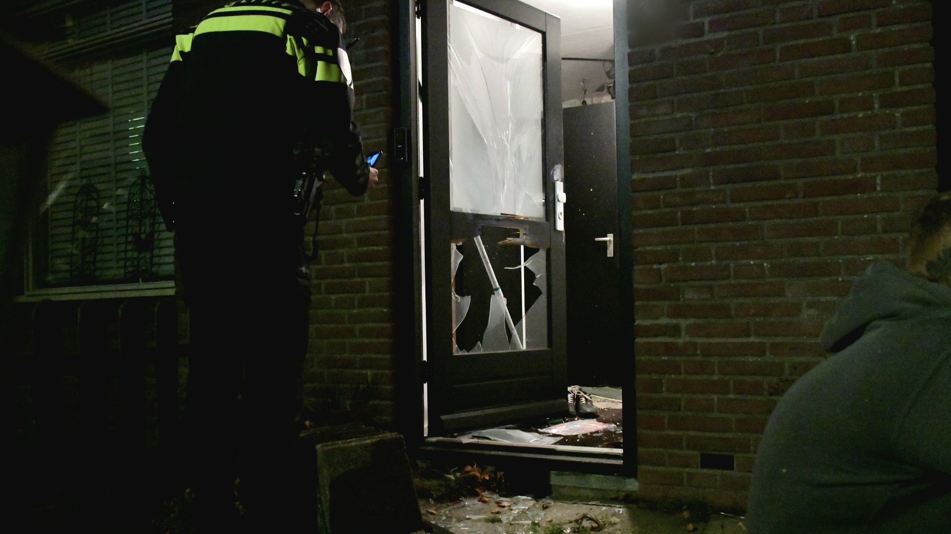 Explosie bij woning in Den Helder: politie zoekt getuigen en camerabeelden