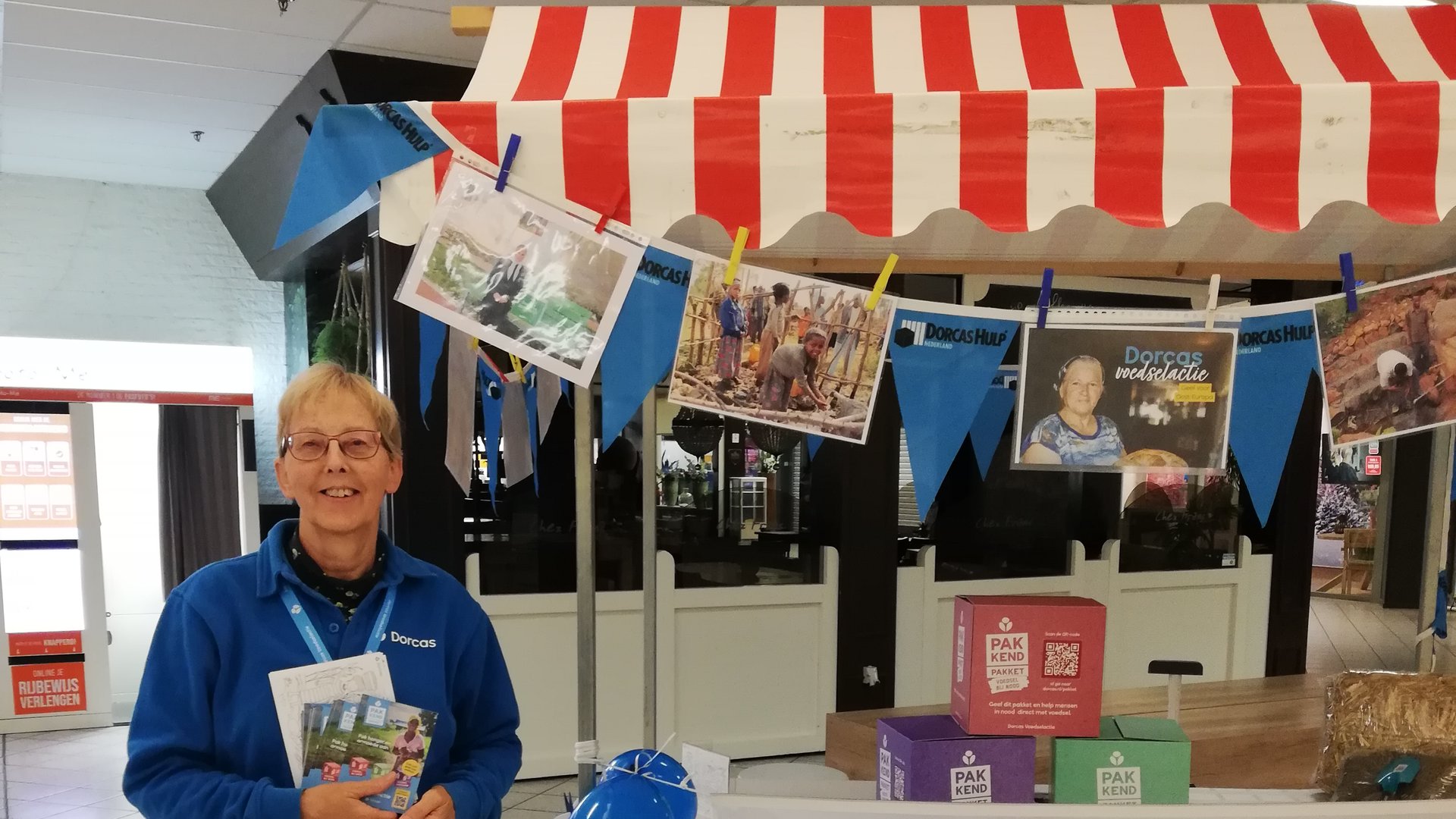 Vrijwilligers komen in actie voor mensen in voedselnood bij Winkelcentrum Broekerveiling in Langedij