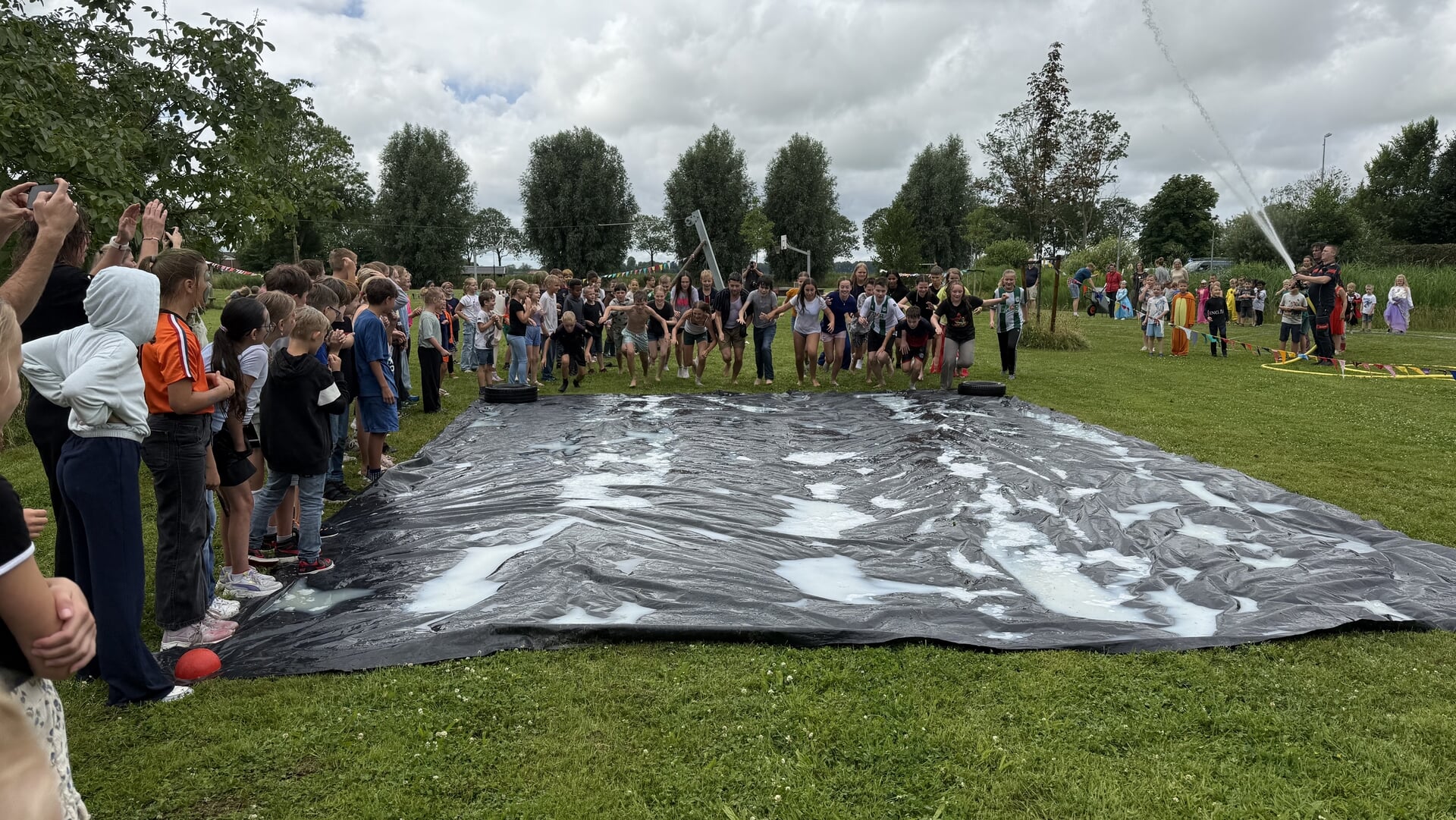 Leerlingen glijden school Rasquert uit
