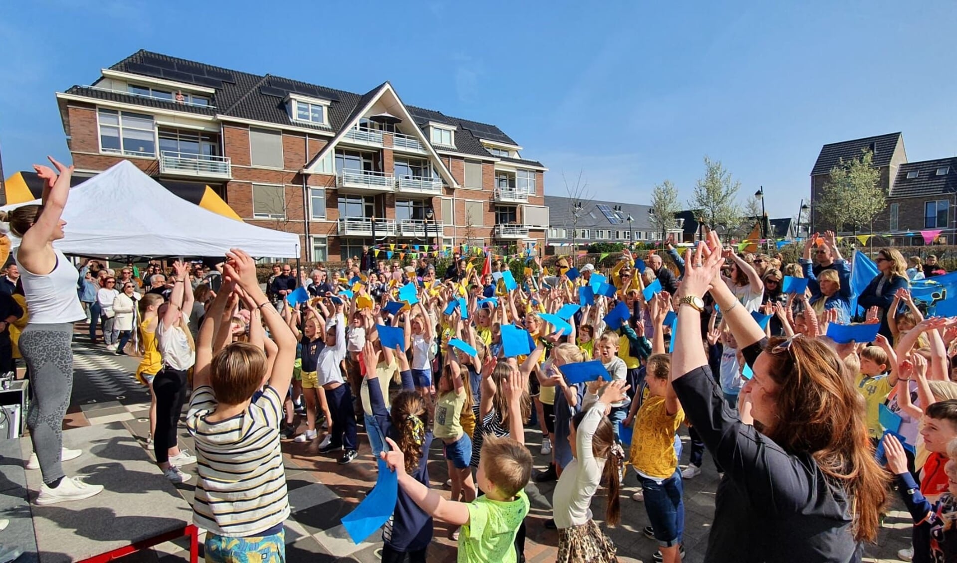 Ruim 600 kinderen van basisscholen Loysder Hoek en ‘t Palet in Leusden-Zuid in actie gekomen voor Oe