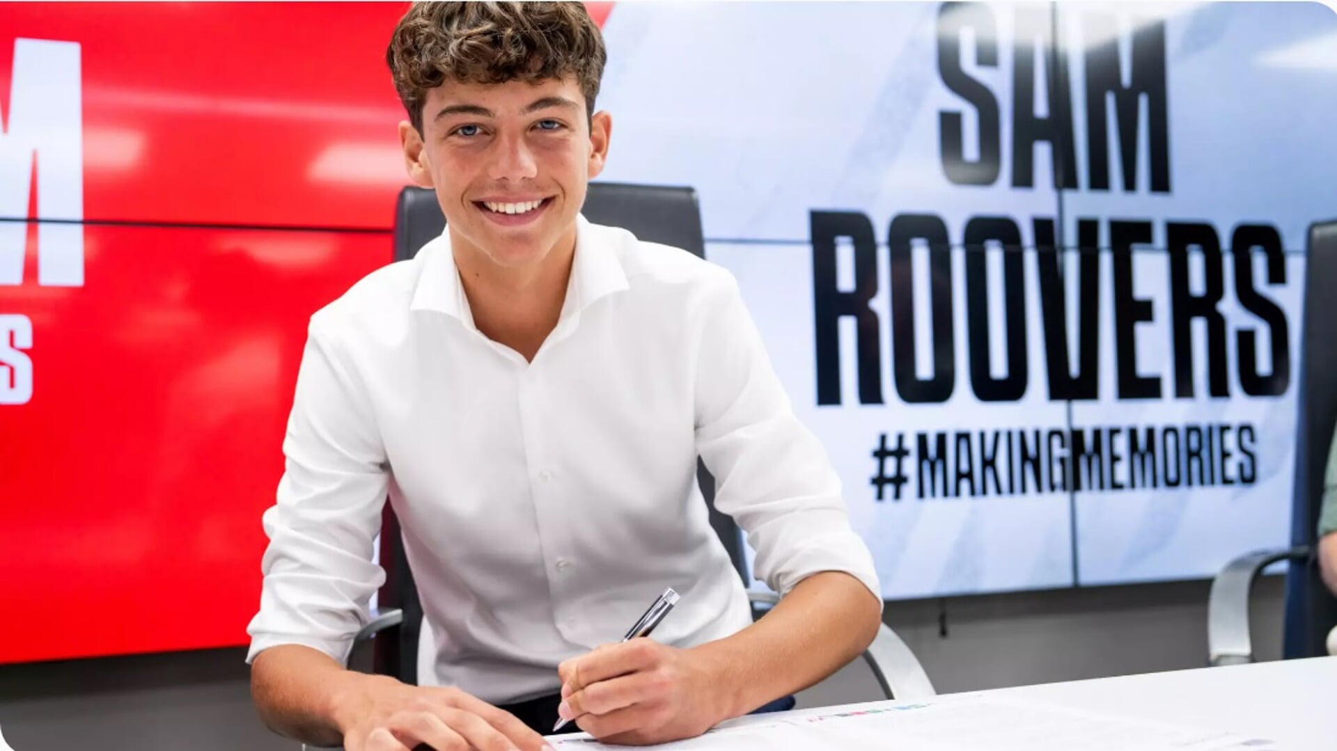 Oegstgeestenaar Sam Roovers (15) ondertekent profcontract bij Feyenoord ...
