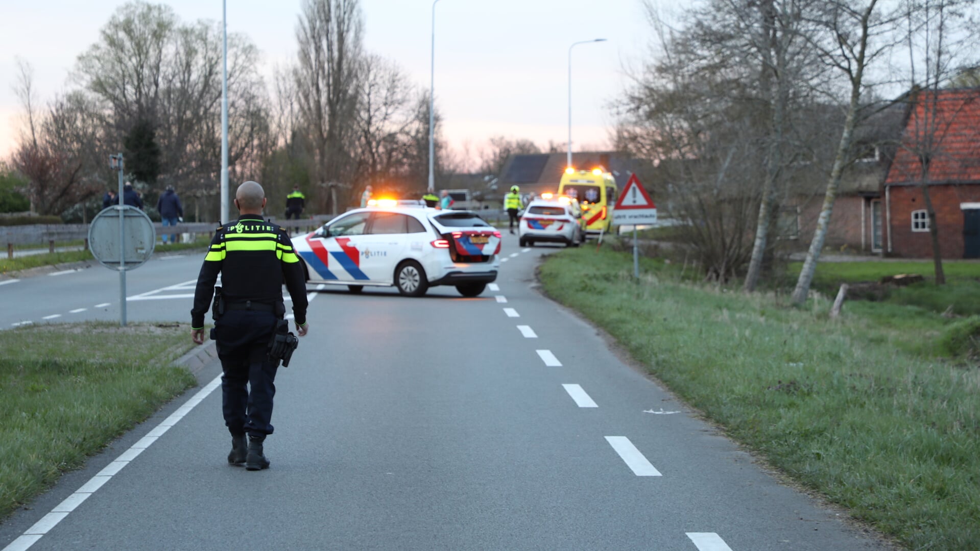 Kind uit water gered op Oosteinde in Stompwijk
